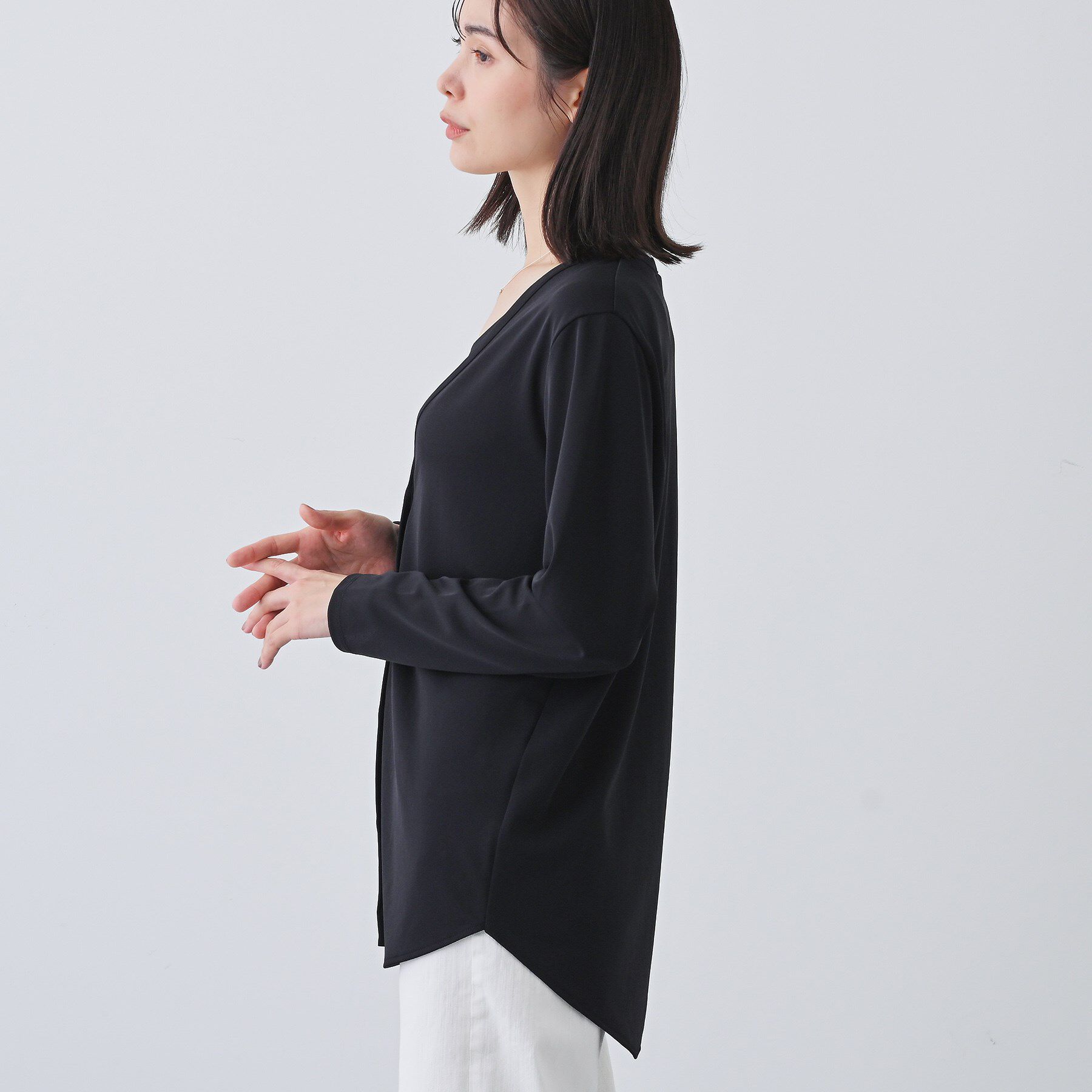 INDIVI「【日本製／トリアセテート】ラウンドヘムカーディガン」|カーディガン|