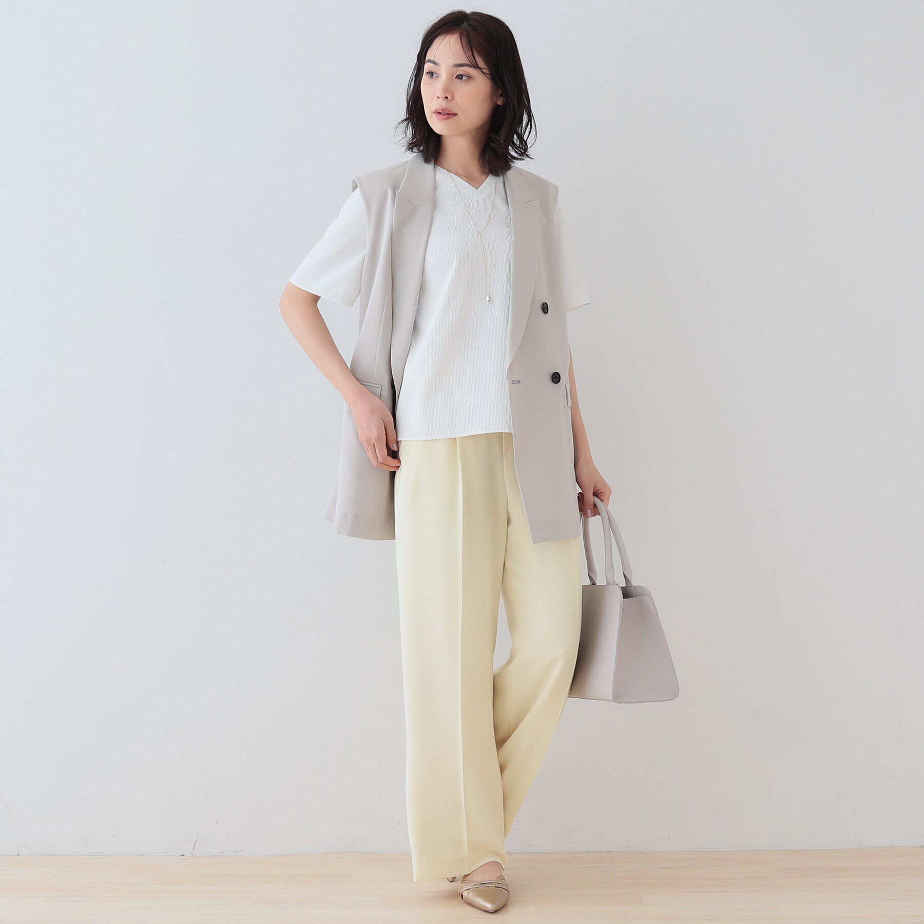 INDIVI「【洗える／凹凸素材】シンプルVネックブラウス」|シャツ・ブラウス|