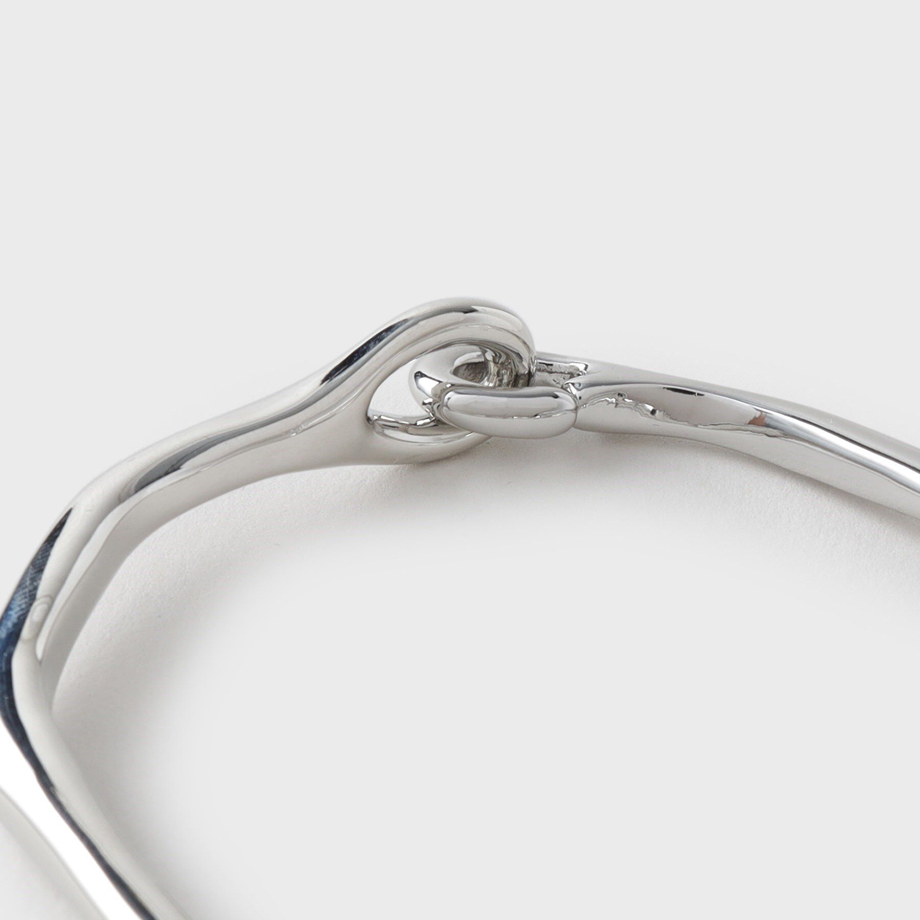 tk.TAKEO KIKUCHI「フックバングル」|ブレスレット・バングル|