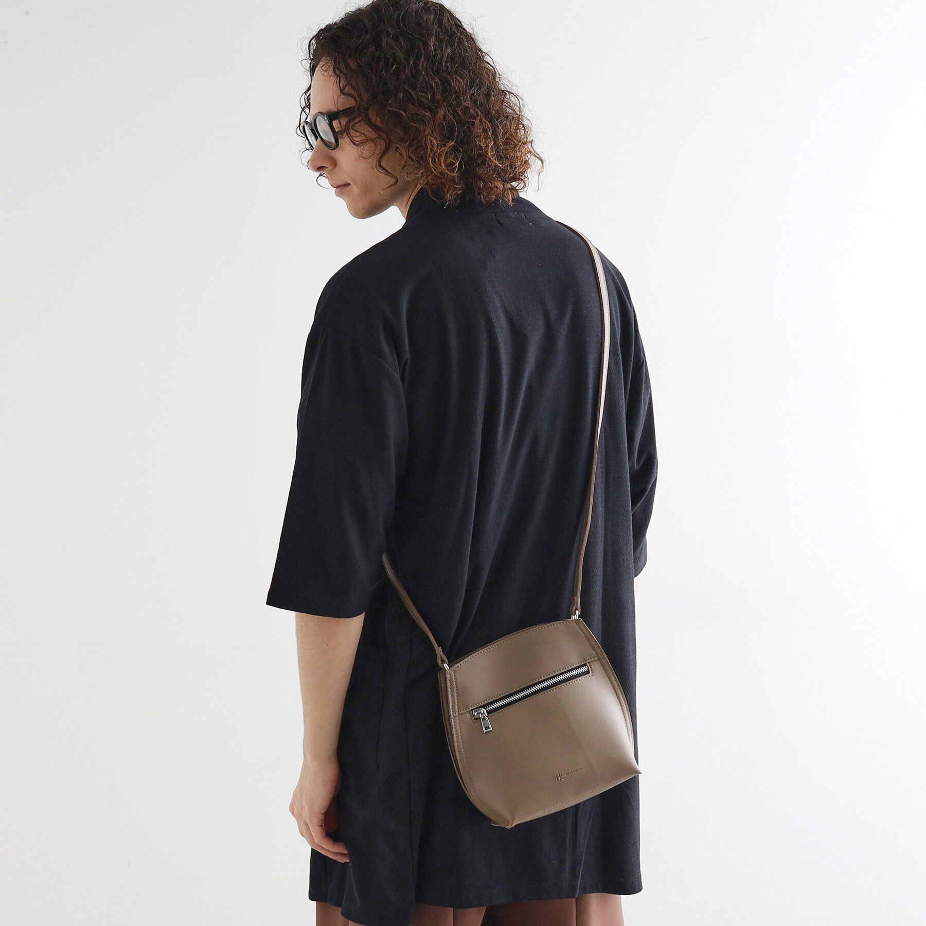 tk.TAKEO KIKUCHI「ラウンドミニショルダー」|ショルダー・メッセンジャー|ベージュ(052)