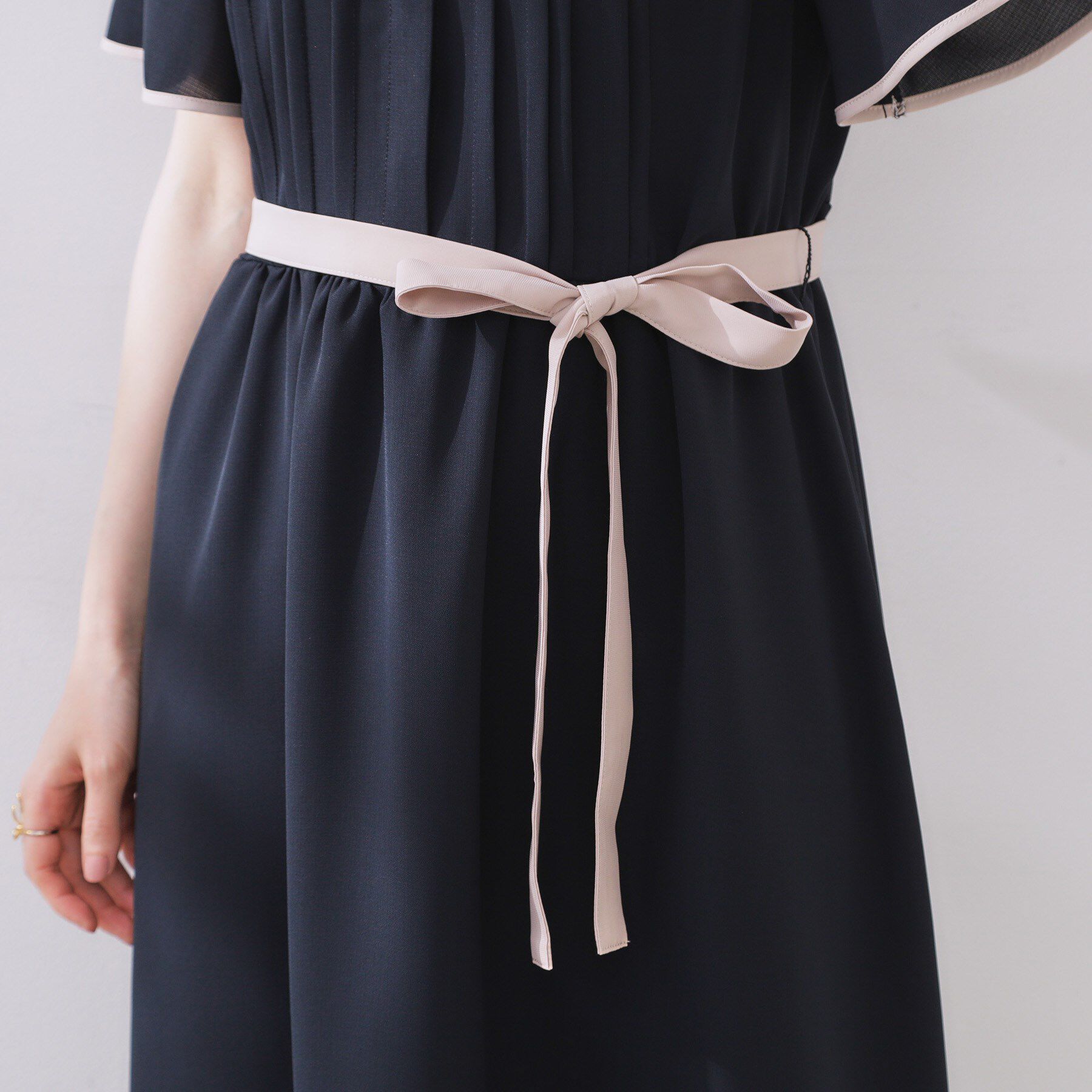 Couture broach「【配色・きれいめ・通勤】タックプリーツ配色ワンピース」|ワンピース|