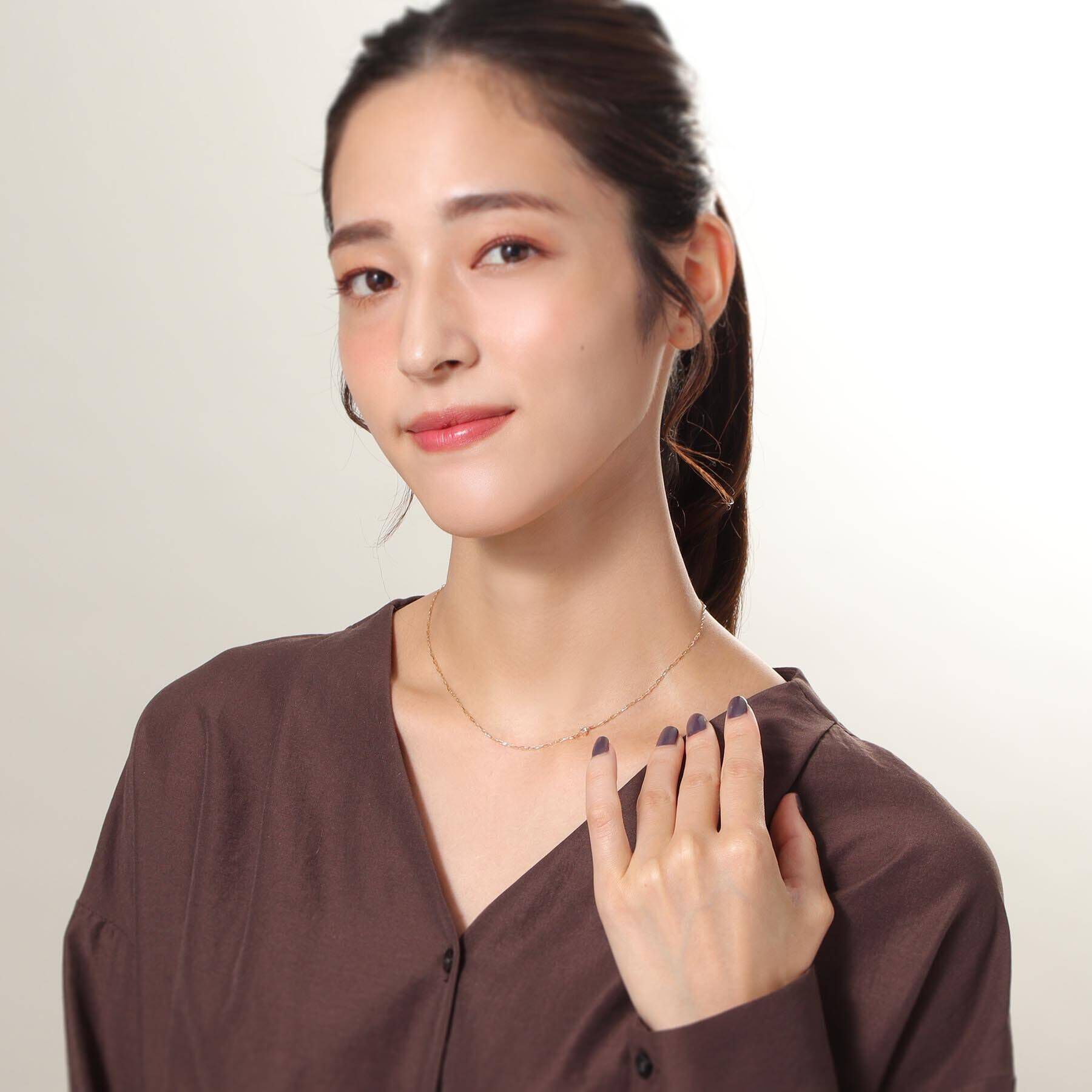 COCOSHNIK「K10ホワイトトパーズスクエアカット アシンメトリーネックレス」|ネックレス|