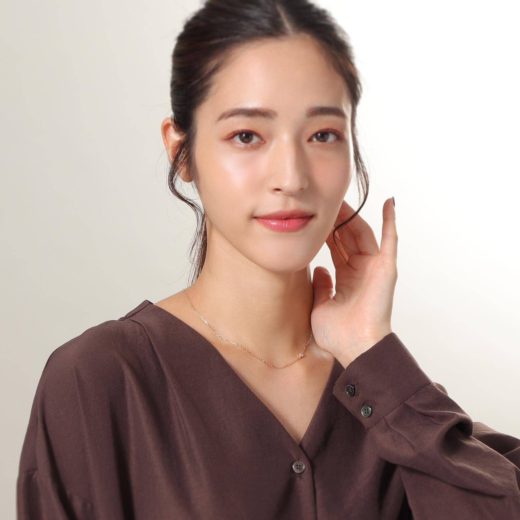 COCOSHNIK「K10ホワイトトパーズスクエアカット アシンメトリーネックレス」|ネックレス|