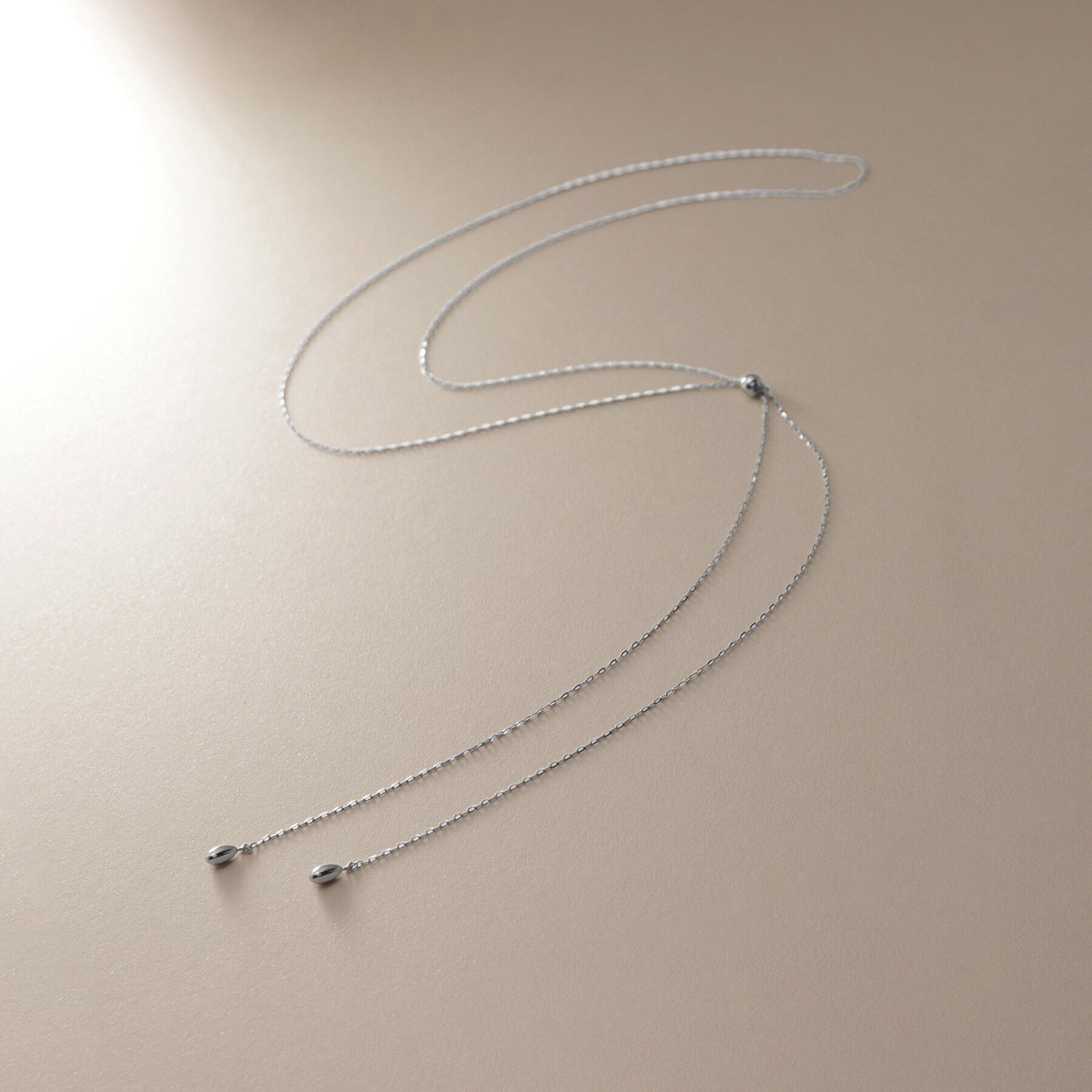 COCOSHNIK「プラチナ 中空ペアシェイプラリエット ネックレス」|ネックレス|