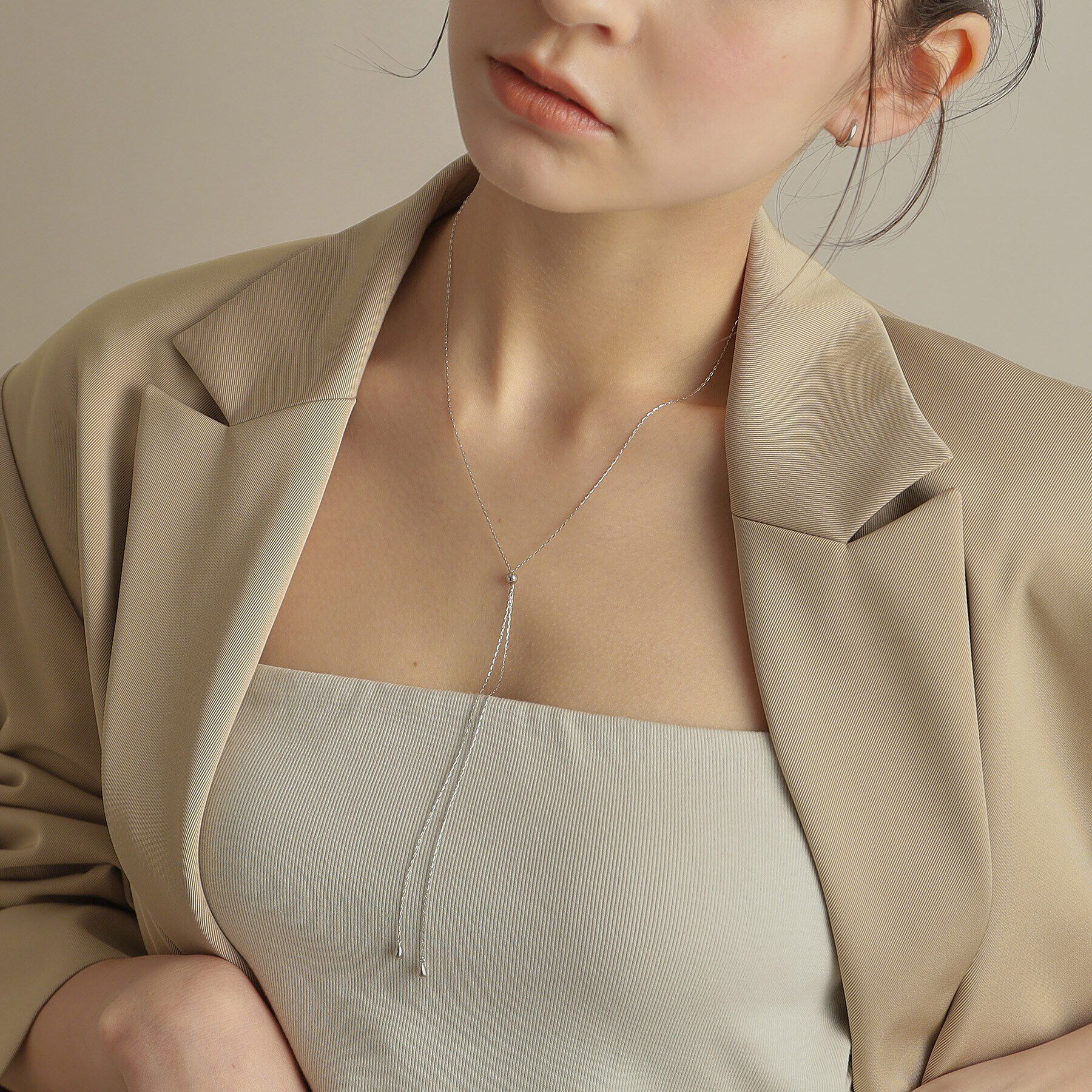 COCOSHNIK「プラチナ 中空ペアシェイプラリエット ネックレス」|ネックレス|