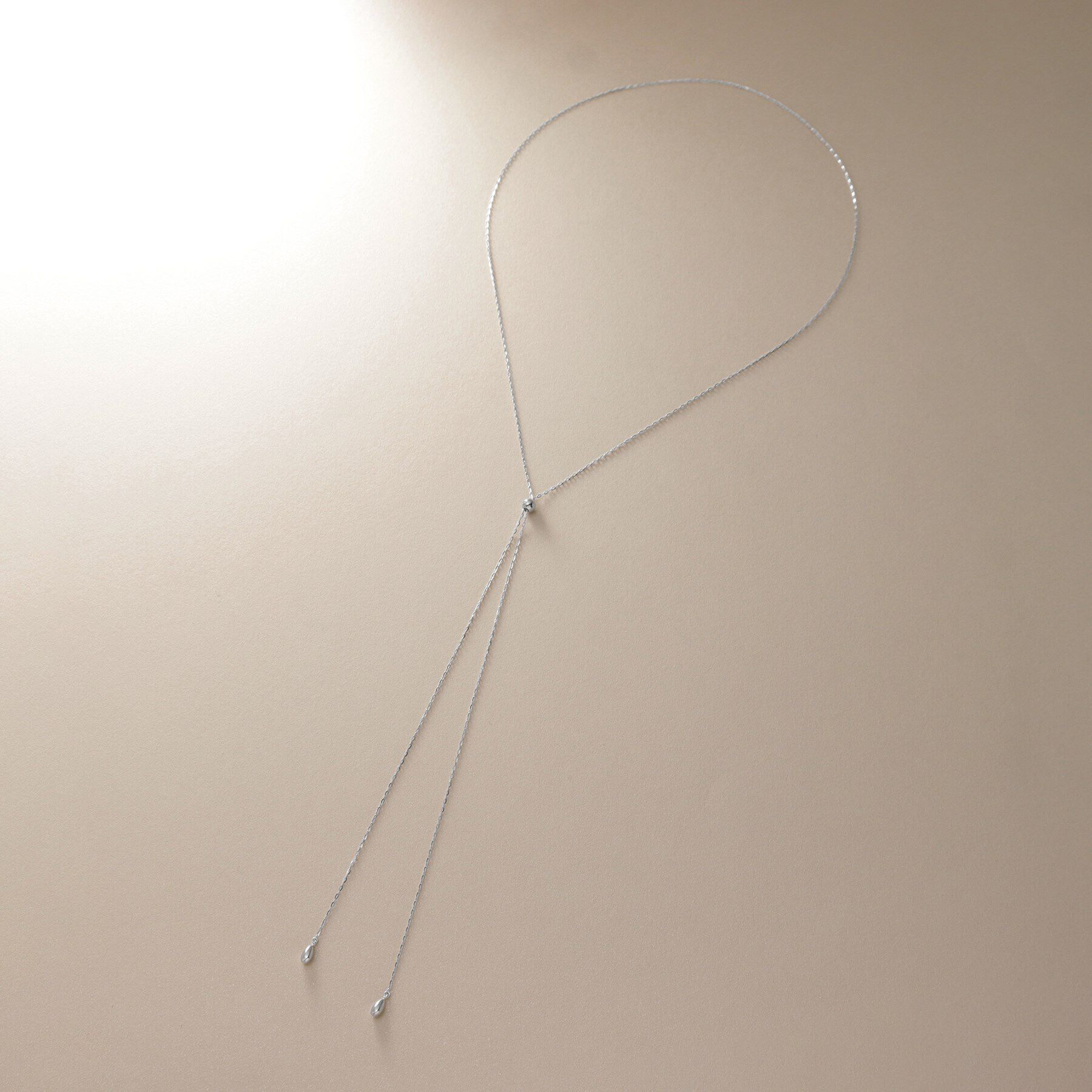 COCOSHNIK「プラチナ 中空ペアシェイプラリエット ネックレス」|ネックレス|