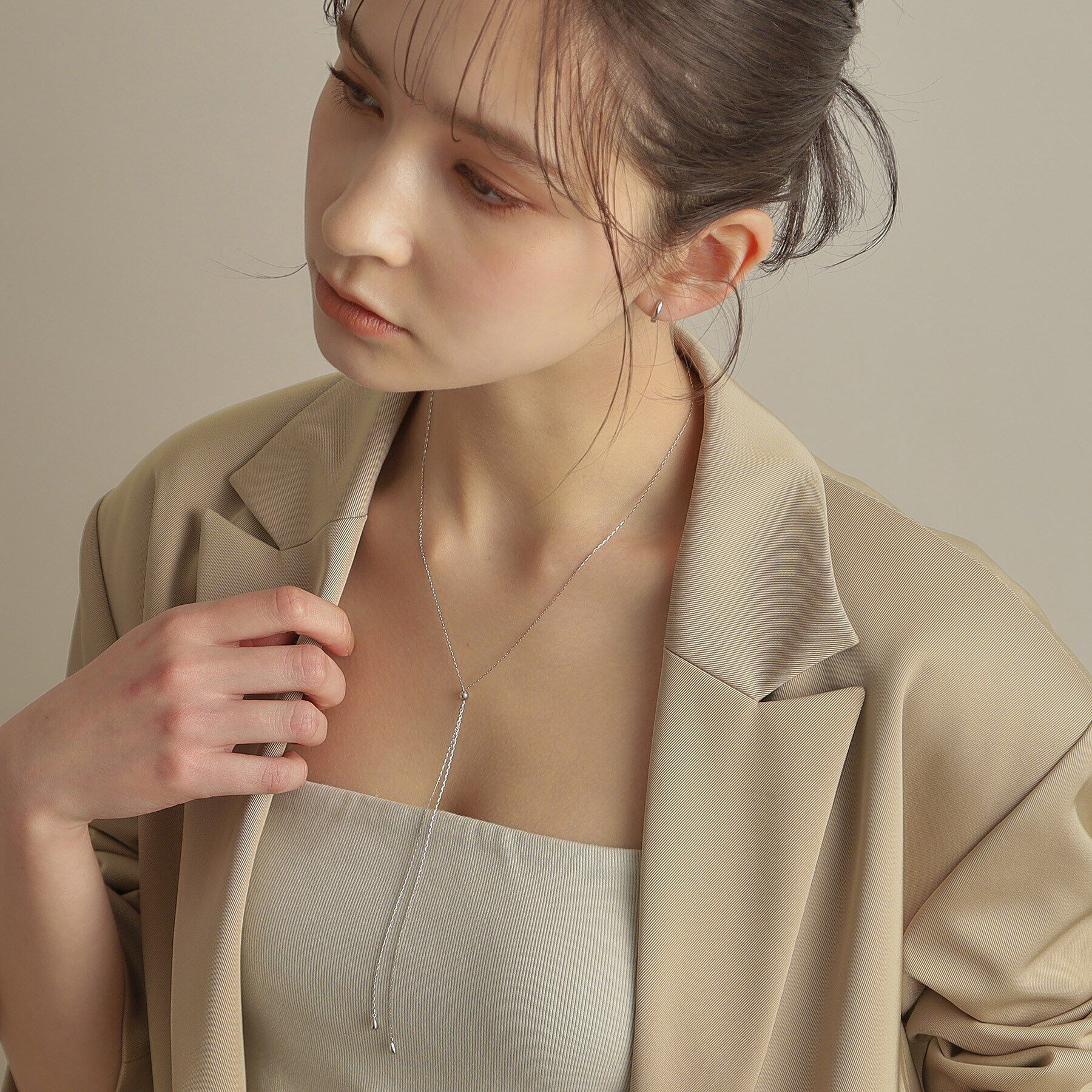 COCOSHNIK「プラチナ 中空ペアシェイプラリエット ネックレス」|ネックレス|