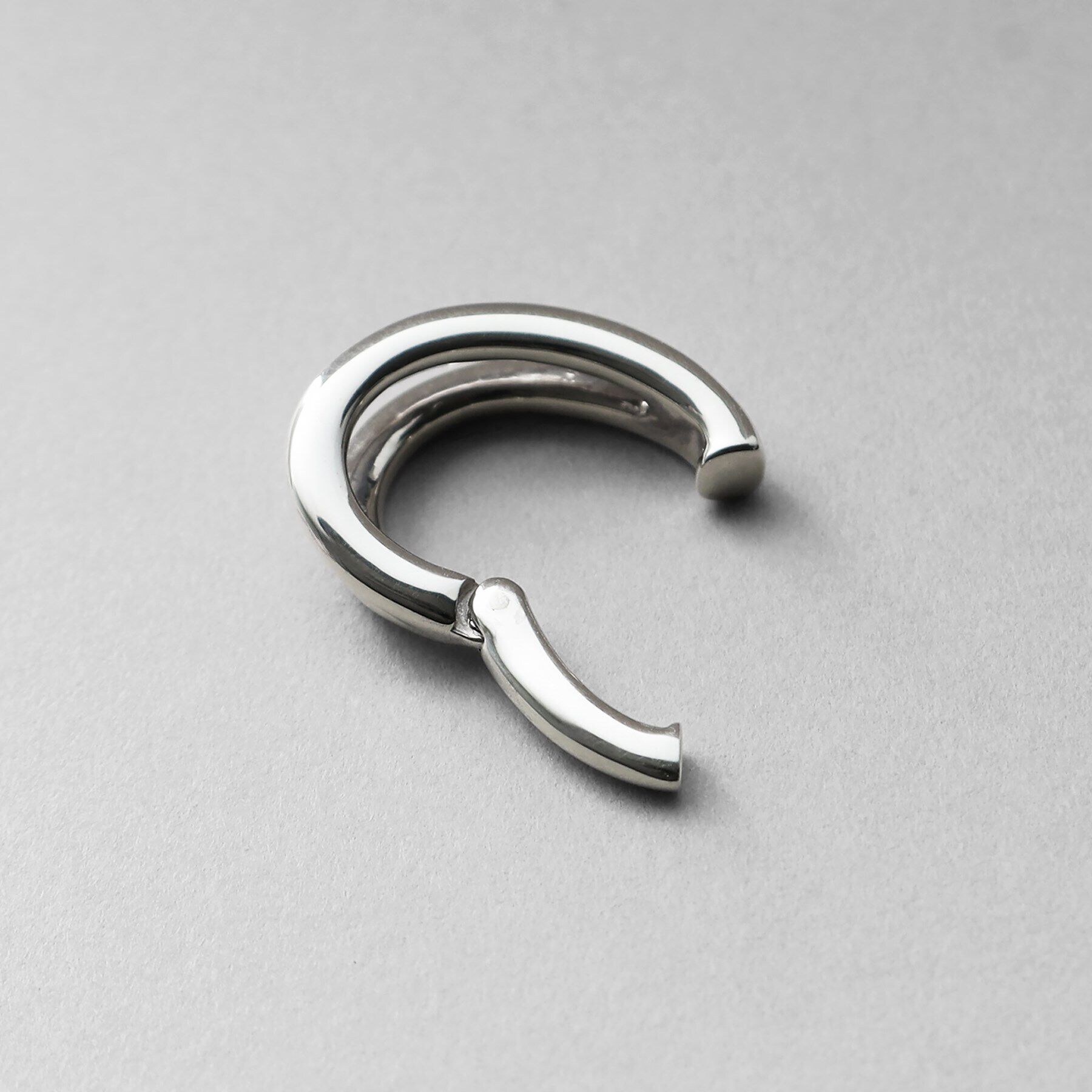 COCOSHNIK ONKITSCH「シルバー ハギーイヤリング ダブルフープ」|イヤリング|