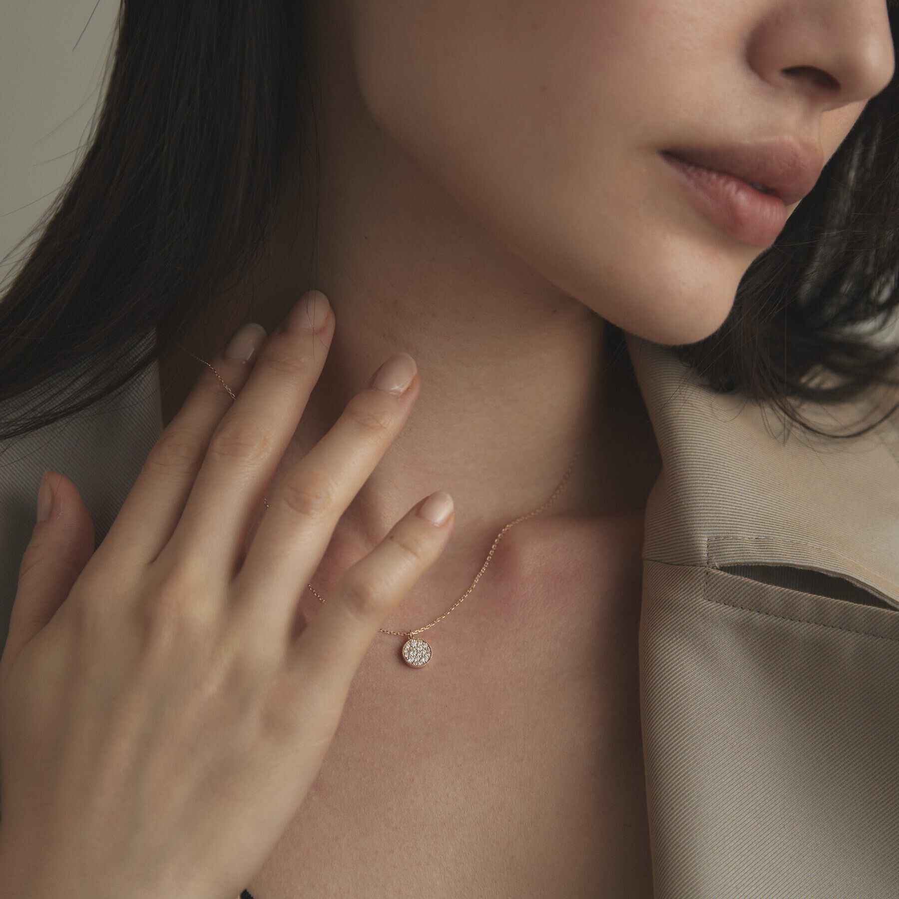 COCOSHNIK「K10【サステナブル】モアサナイトランダムパヴェラウンド ネックレス」|ネックレス|