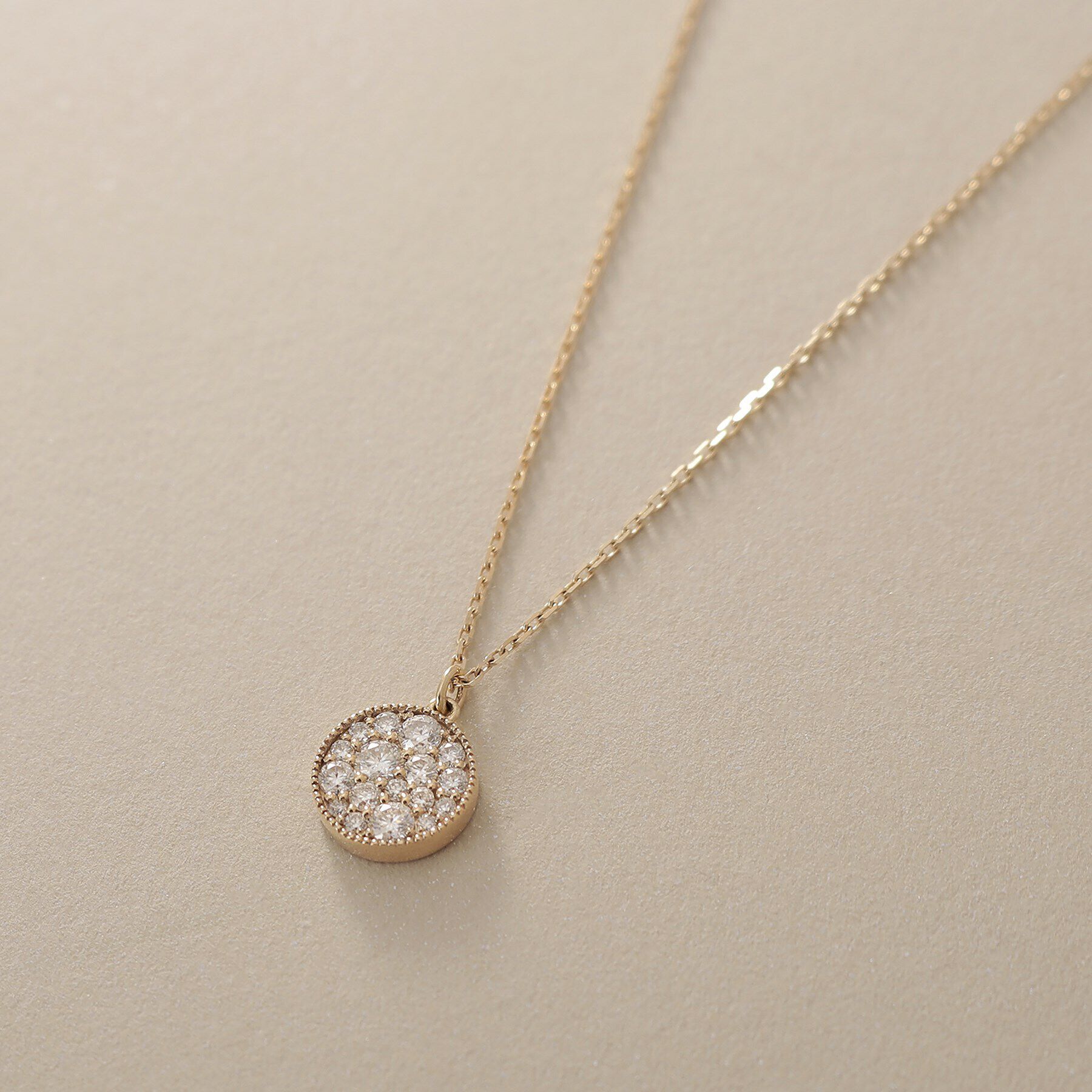 COCOSHNIK「K10【サステナブル】モアサナイトランダムパヴェラウンド ネックレス」|ネックレス|