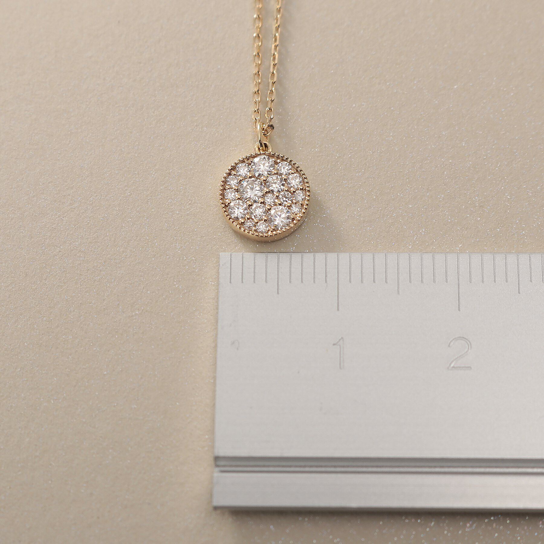 COCOSHNIK「K10【サステナブル】モアサナイトランダムパヴェラウンド ネックレス」|ネックレス|