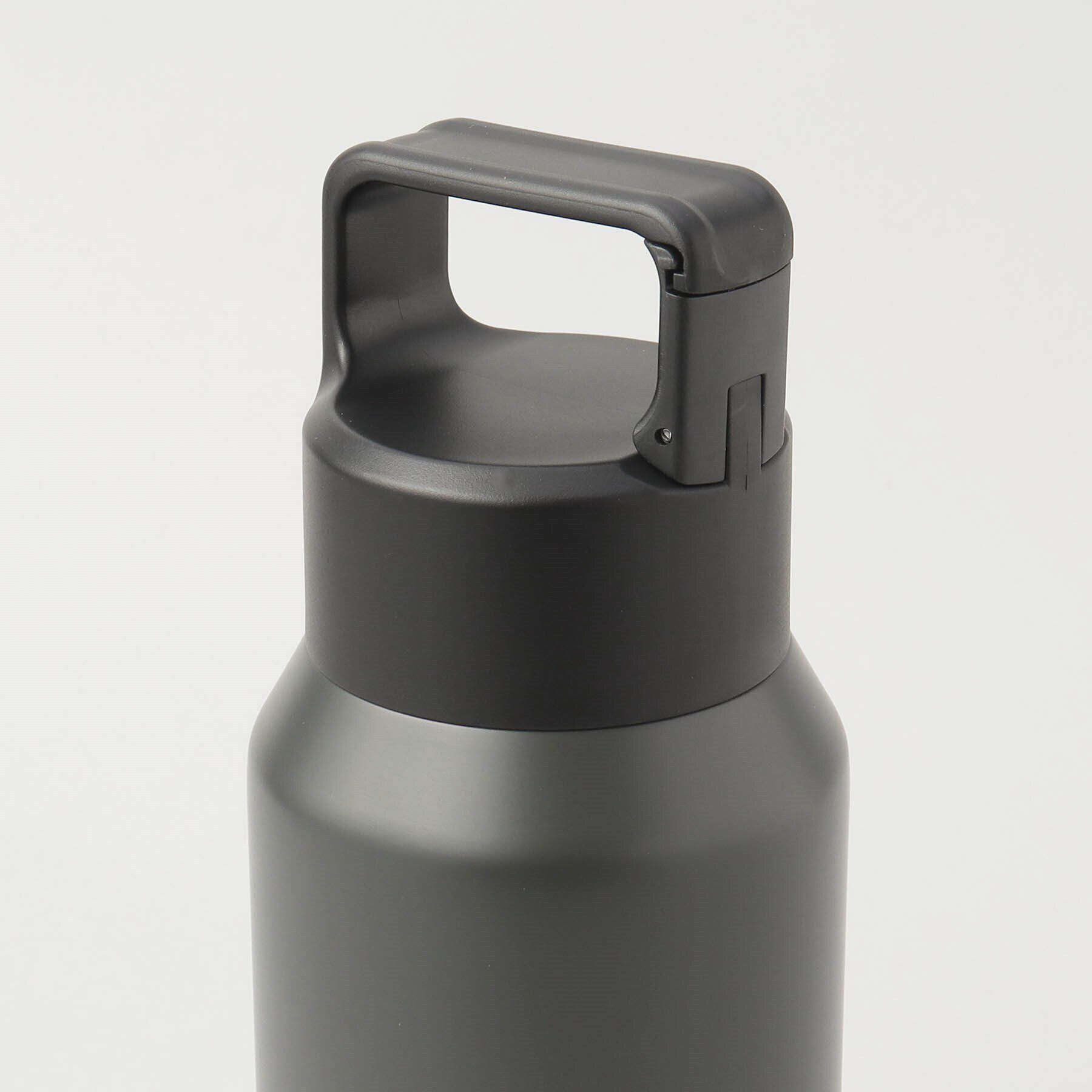 212 KITCHEN STORE「マリット キャリー炭酸ボトル BK」|食器・キッチングッズ|