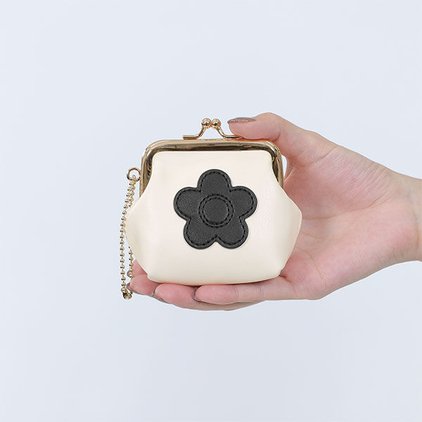 MARY QUANT「シンプルデイジーマーク２ ガマ口ポーチミニ」|ポーチ|アイボリー