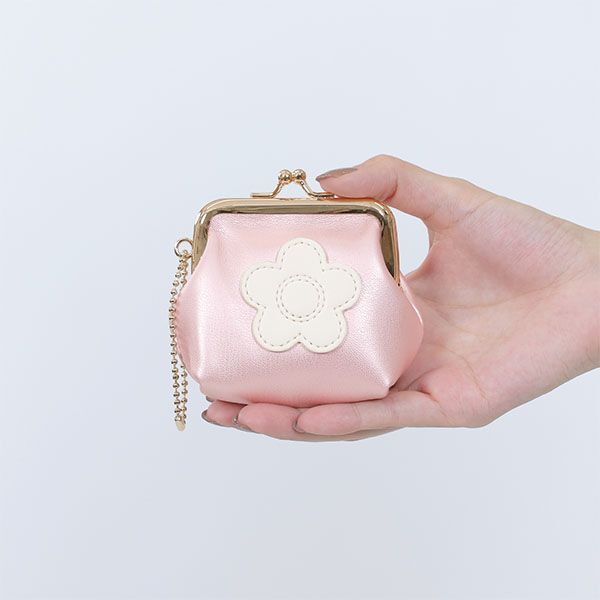 MARY QUANT「シンプルデイジーマーク２ ガマ口ポーチミニ」|ポーチ|パールピンク