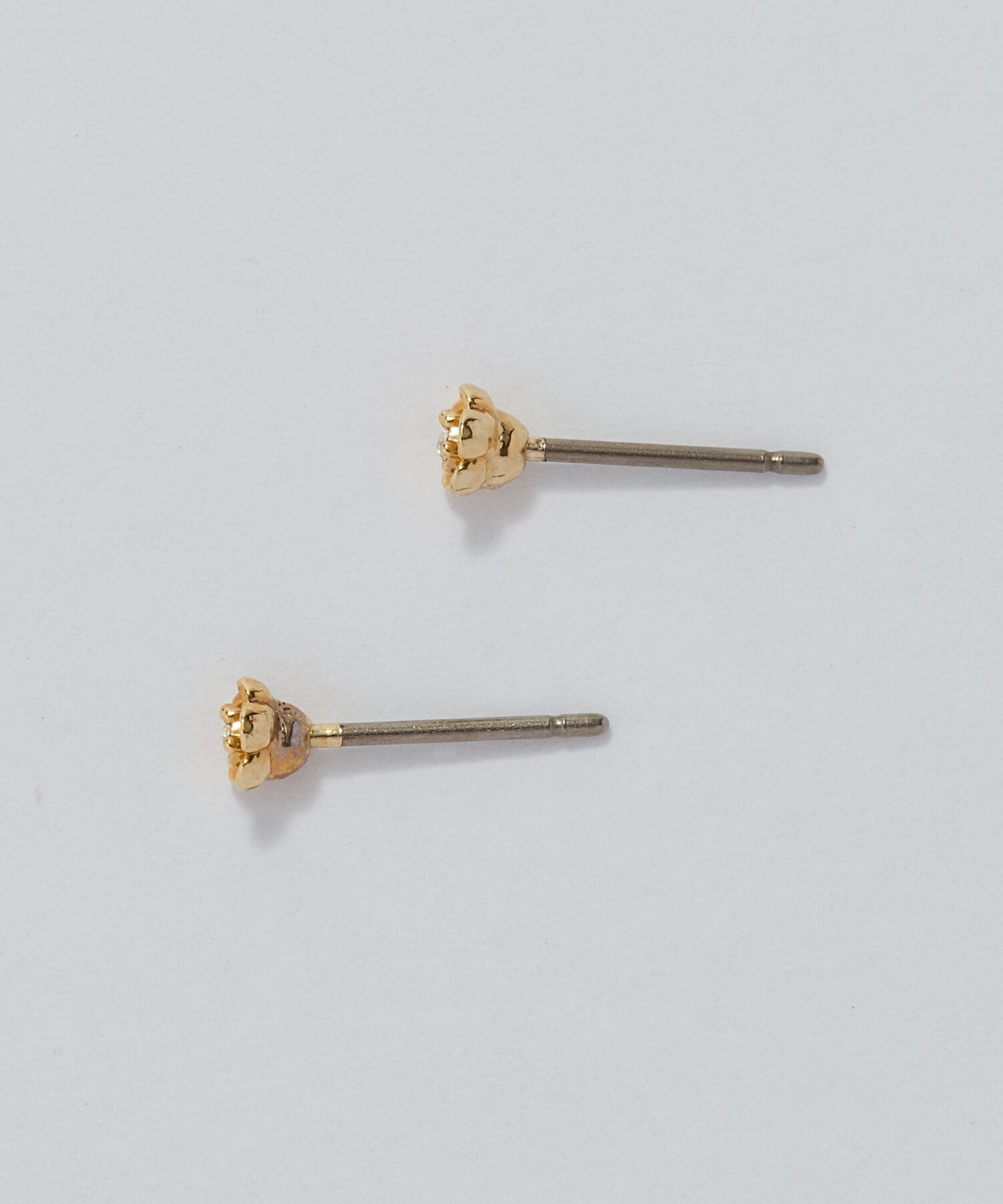 Phoebe「【金属アレルギー対応】プチフラワービジュースタッドピアス　クリア」|ピアス|