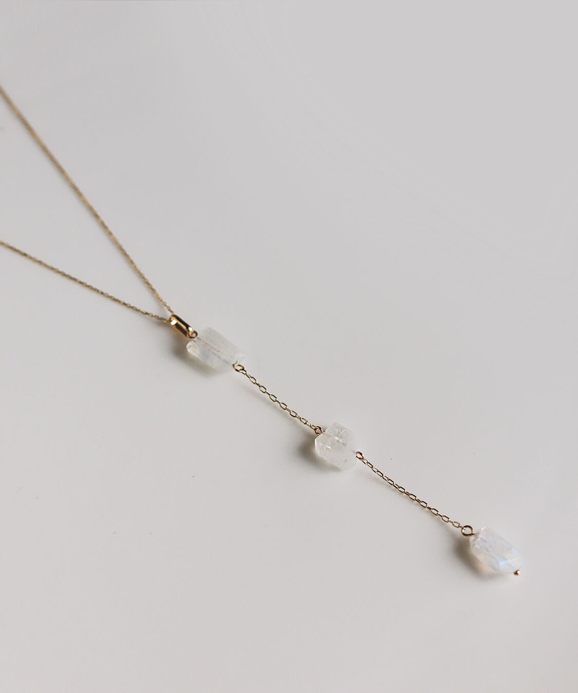  「レインボームーンストーン チェーン タイネックレス | K10YG」|ネックレス|