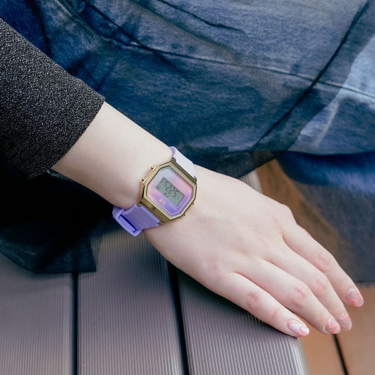 ICE-WATCH「〈ICE-WATCH(ｱｲｽｳｫｯﾁ)〉ICE digit retro ﾊﾟｰﾌﾟﾙﾃﾞｨﾗｲﾄ ｽﾓｰﾙ」|腕時計|