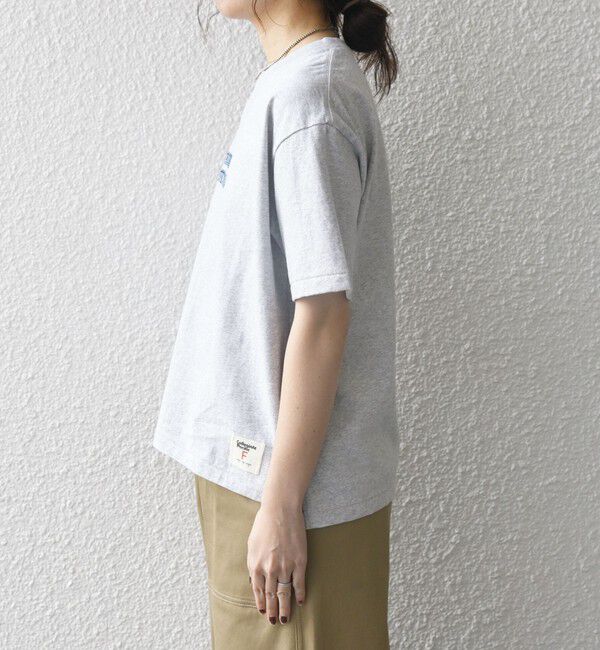 SHIPS any「【SHIPS any別注】Collegiate Pacific:〈洗濯機可能〉V ガゼット プリント & 刺繍 Tシャツ 25SS」|Tシャツ・カットソー|