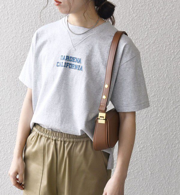 SHIPS any「【SHIPS any別注】Collegiate Pacific:〈洗濯機可能〉V ガゼット プリント & 刺繍 Tシャツ 25SS」|Tシャツ・カットソー|