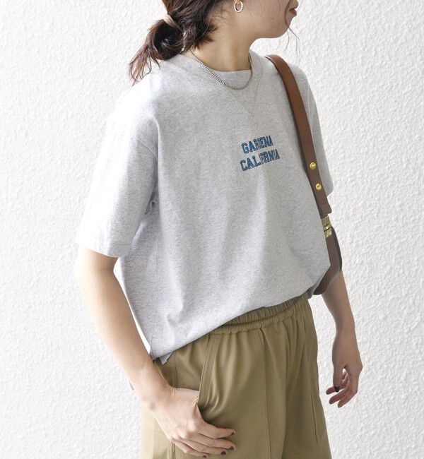 SHIPS any「【SHIPS any別注】Collegiate Pacific:〈洗濯機可能〉V ガゼット プリント & 刺繍 Tシャツ 25SS」|Tシャツ・カットソー|