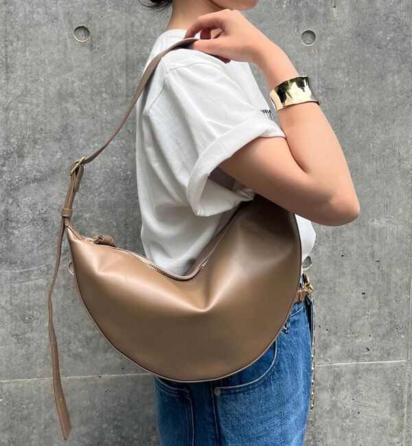 2.718「【リクエスト多数！オフホワイトが再入荷】【2.718】スリーククロスボディバッグ」|ショルダー・メッセンジャー|