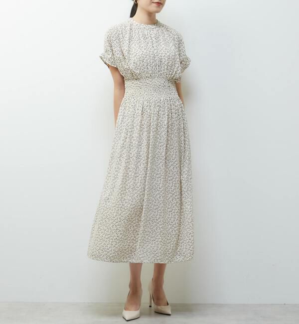 TIARA「モノトーンリーフプリントシャーリングワンピース」|ワンピース|