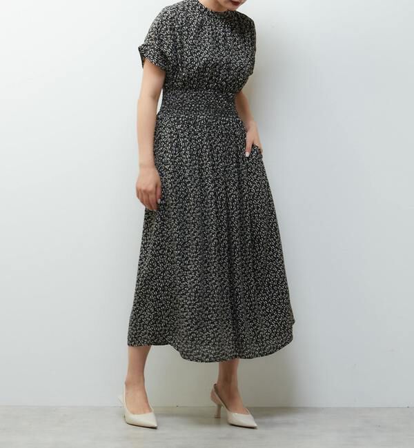 TIARA「モノトーンリーフプリントシャーリングワンピース」|ワンピース|ブラック