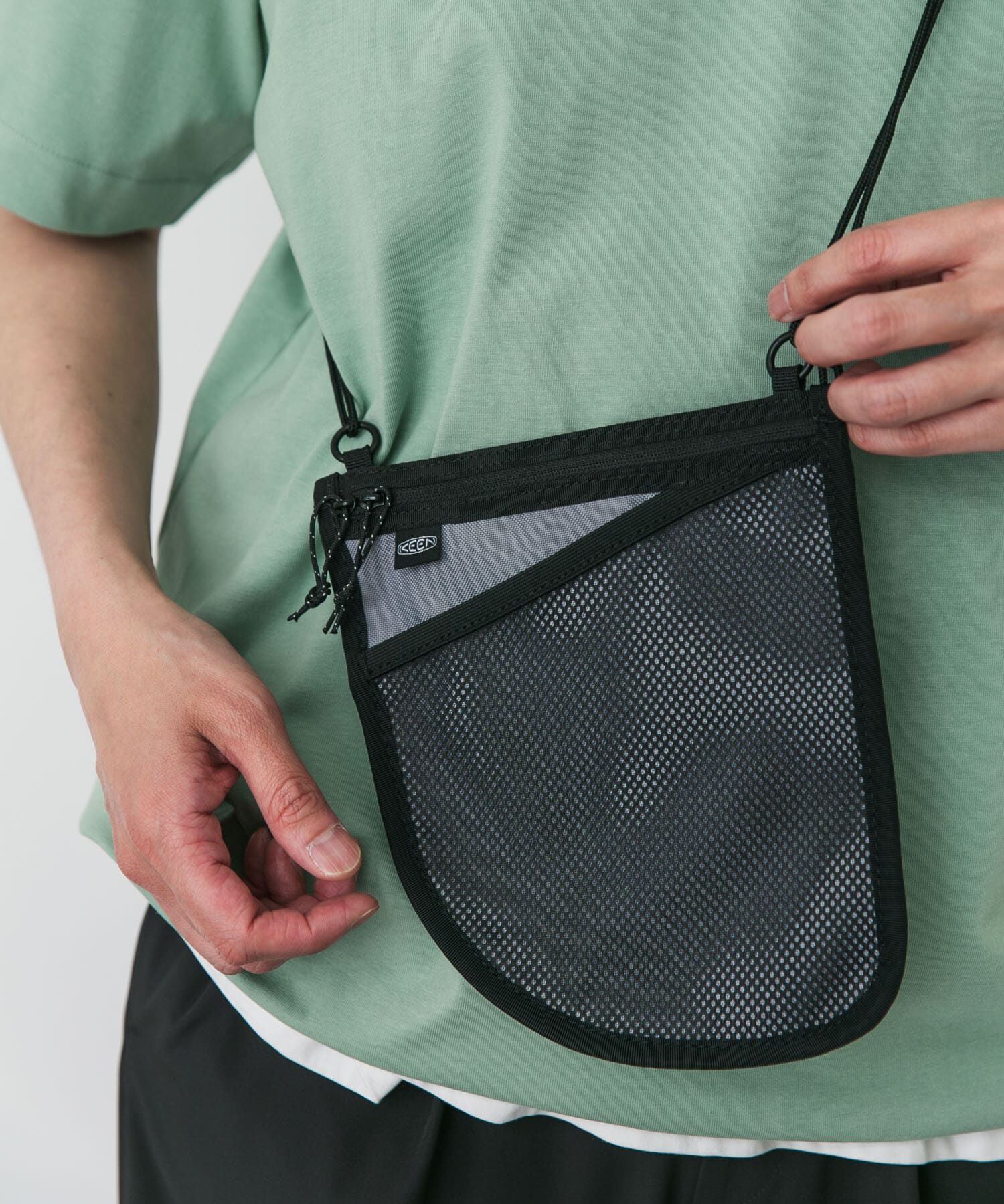 URBAN RESEARCH DOORS「『別注』KEEN&times;DOORS　HARVESTPOCKET SACOCHE」|その他|