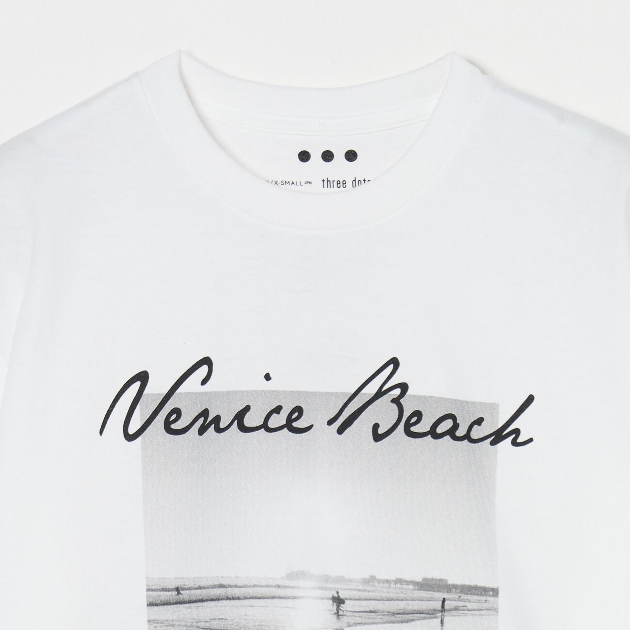  「THREE DOTS GRAPHIC TEE」|Tシャツ・カットソー|