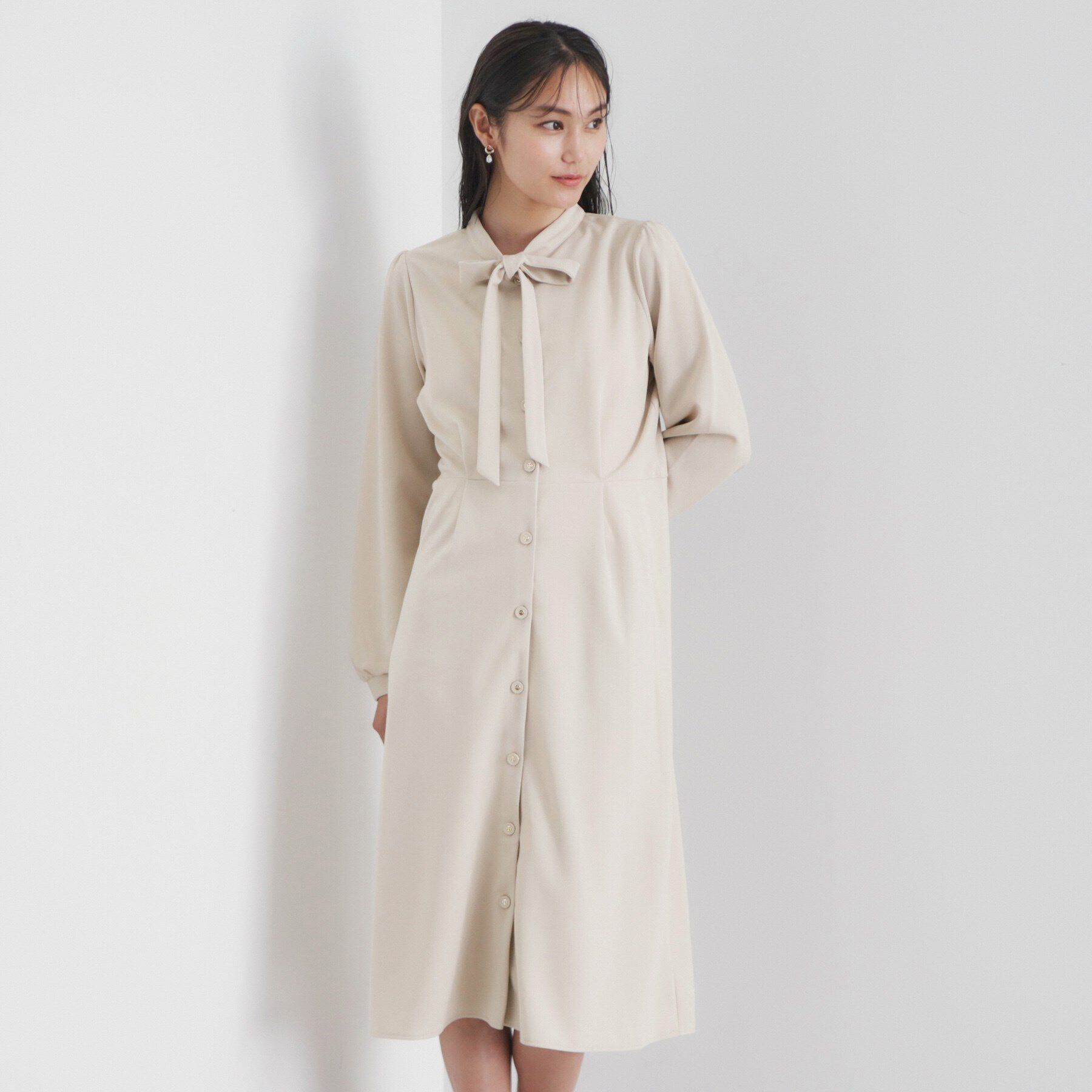 index「ストレッチボウタイワンピース【洗濯機洗い可】」|ワンピース|グレージュ(050)
