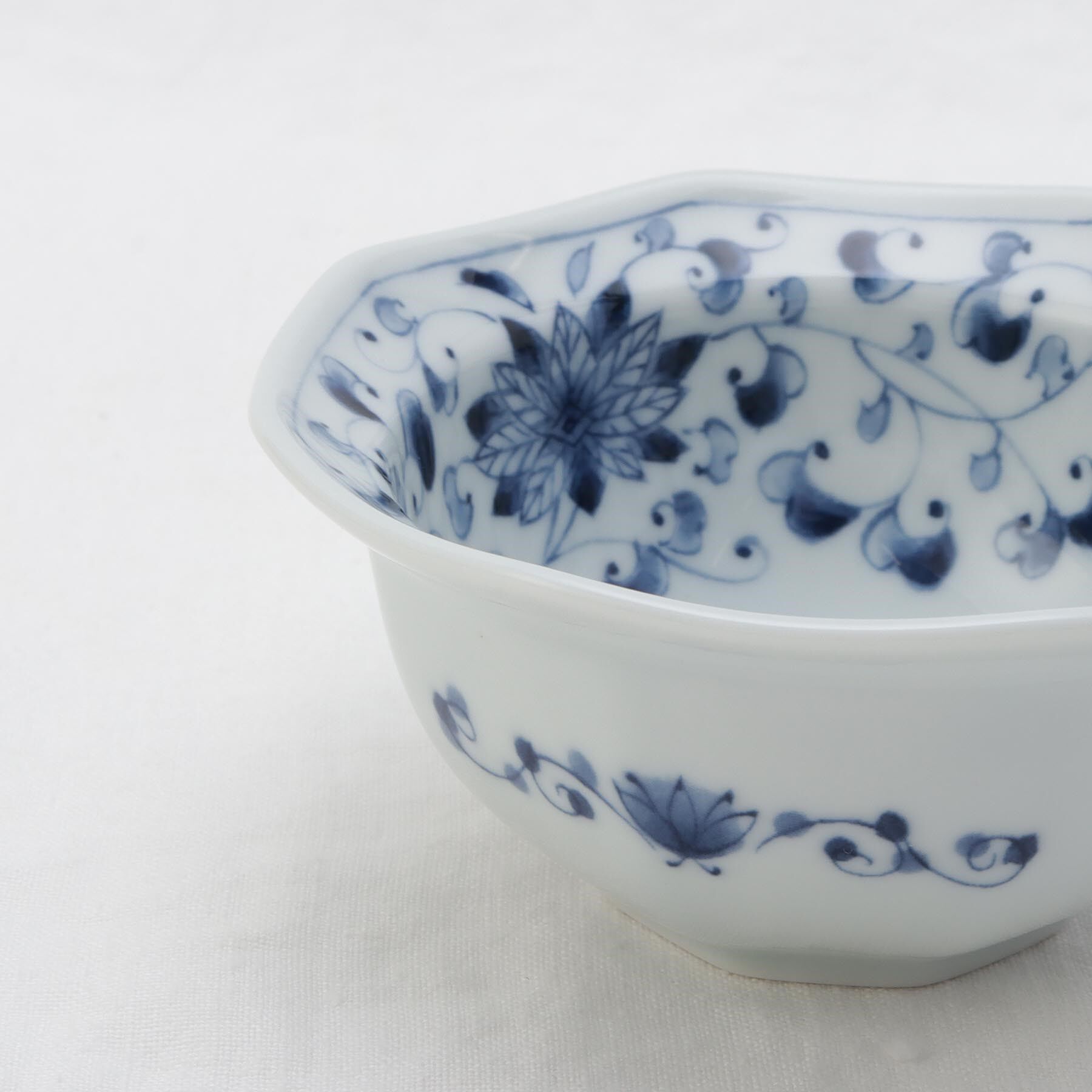 212 KITCHEN STORE「藍凛堂 八角小鉢 菊唐草」|食器・キッチングッズ|