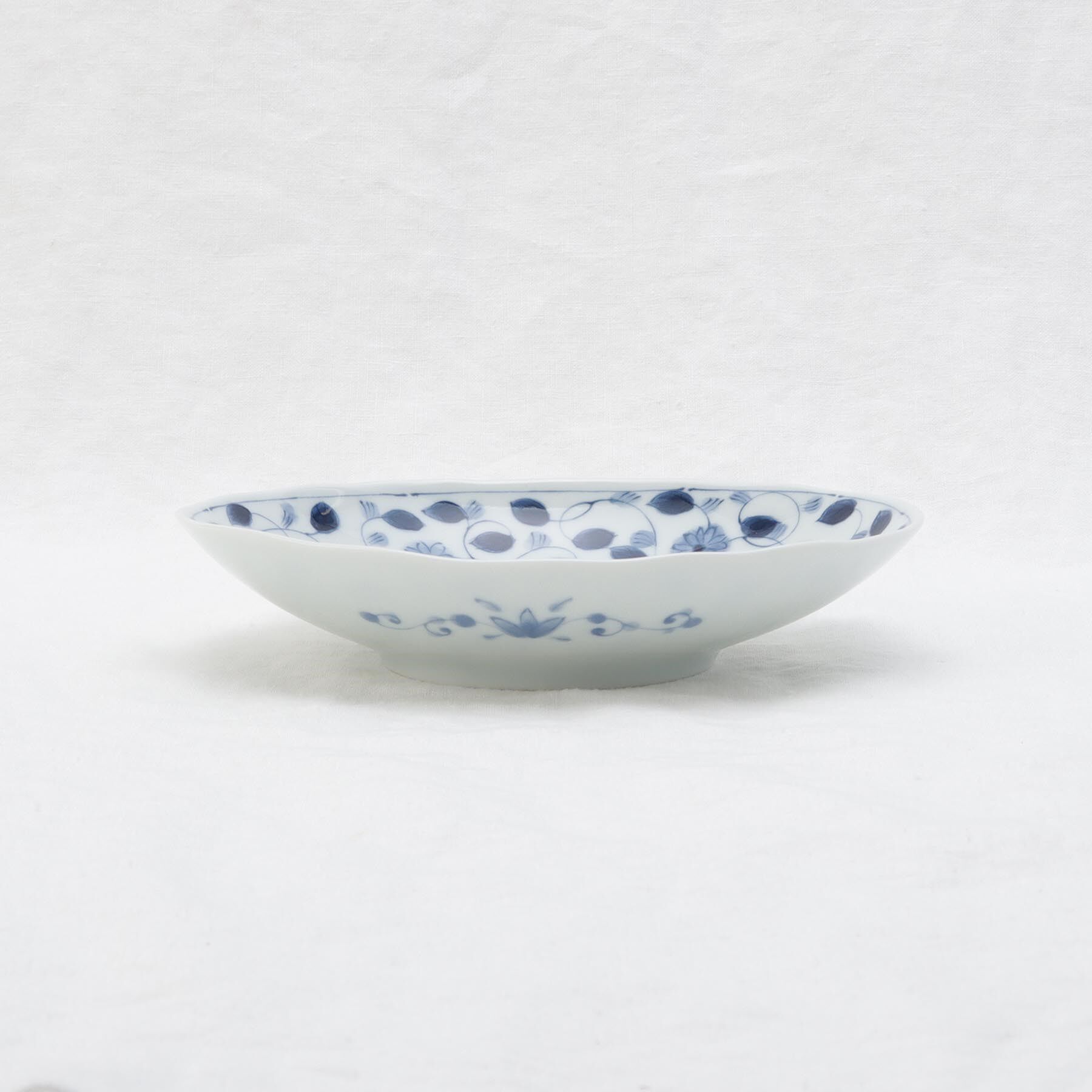212 KITCHEN STORE「藍凛堂 60楕円深皿 小菊唐草」|食器・キッチングッズ|