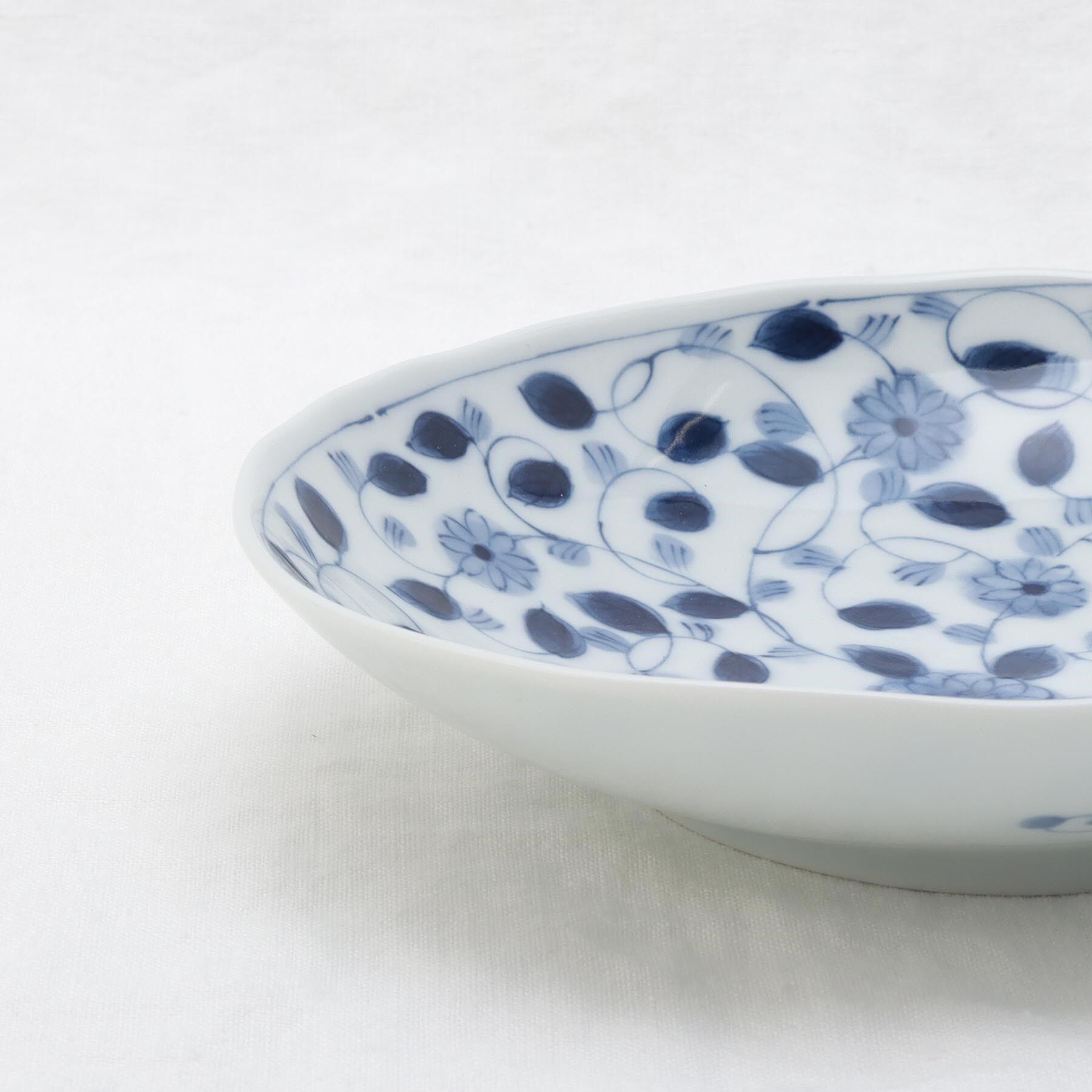 212 KITCHEN STORE「藍凛堂 60楕円深皿 小菊唐草」|食器・キッチングッズ|