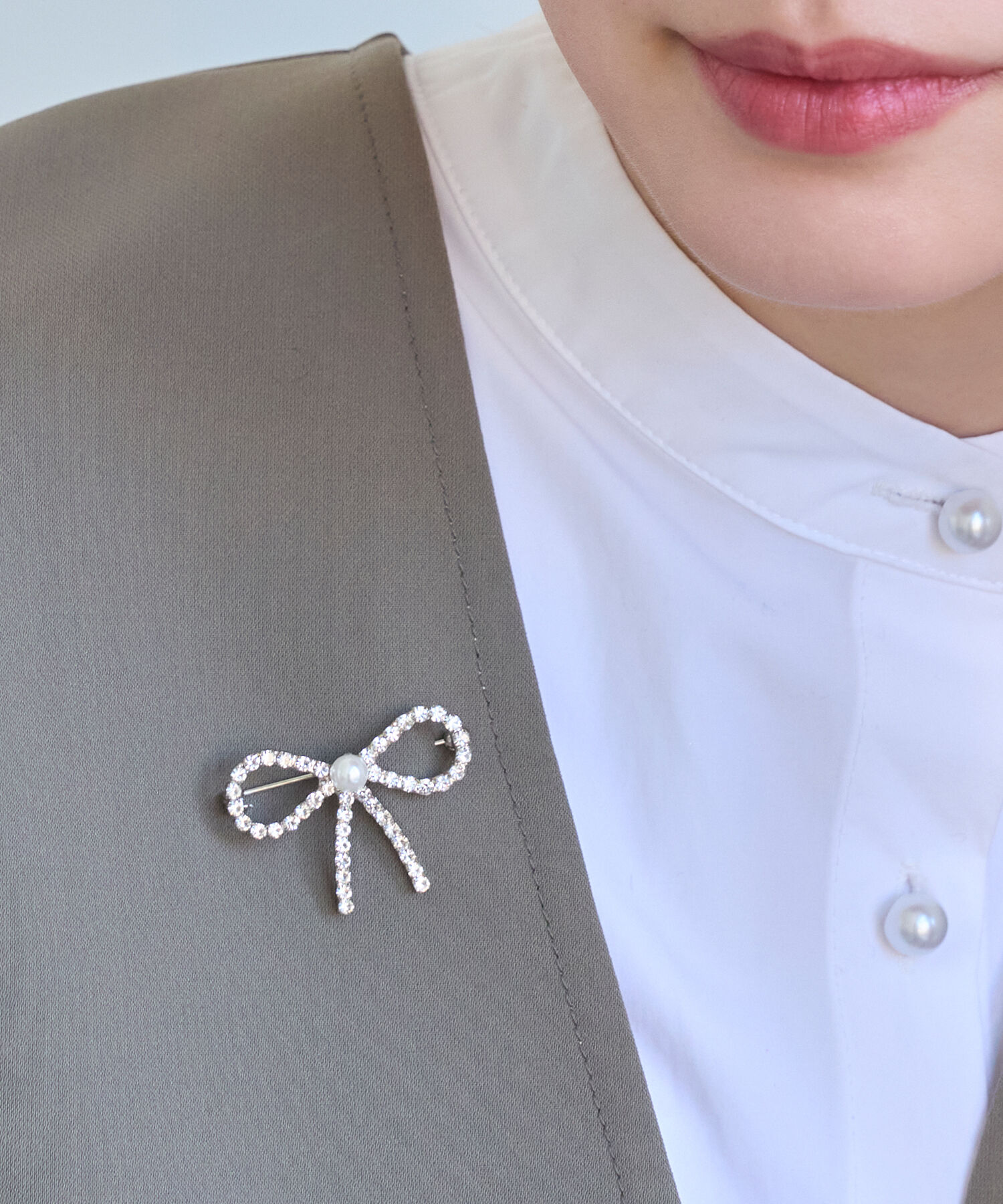 Phoebe「リボンパールビジューブローチ　シルバー」|ブローチ・コサージュ|