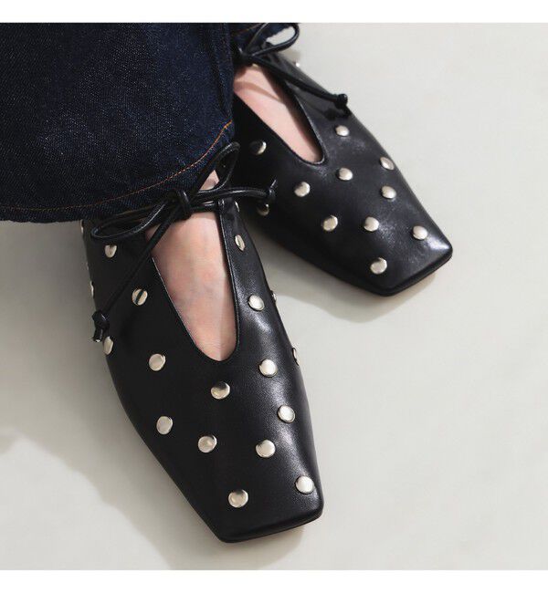 Demi-Luxe BEAMS 「PIPPICHIC / AMBER スタッズ フラットシューズ」|パンプス|BLACK