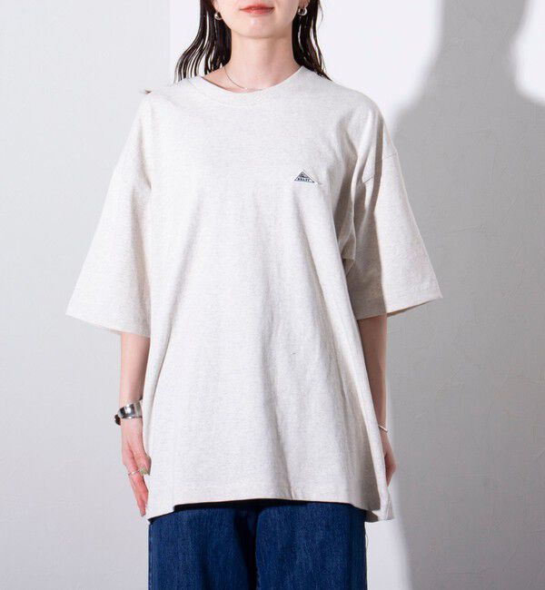 GLOSTER「【KELTY&times;GLOSTER】別注 バックタイポロゴプリントTシャツ ワンポイントワッペン」|Tシャツ・カットソー|