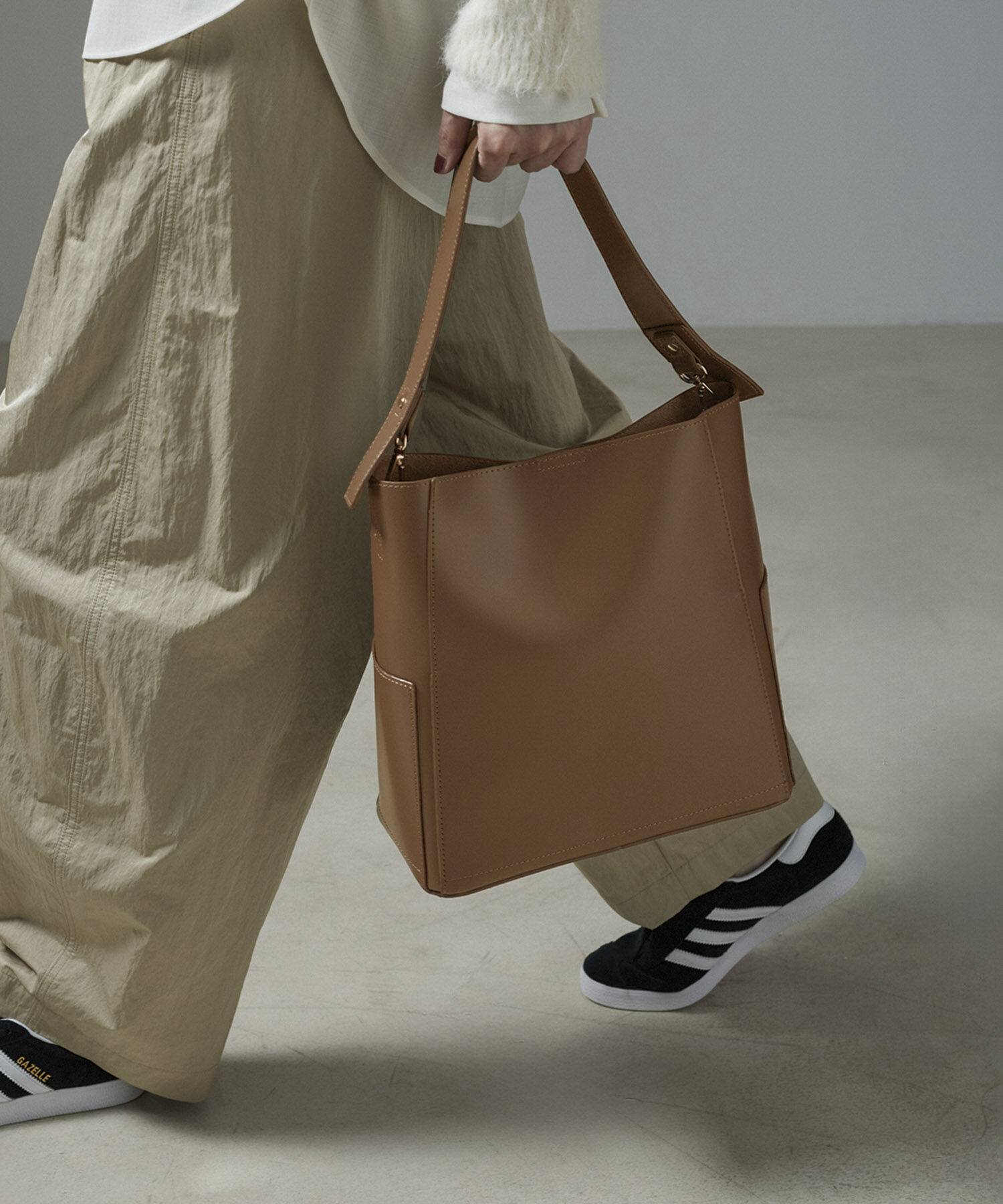 SALON adam et rope'「[ご好評につき追加決定]【WEB限定】ダブルポケットワンハンドルバッグ4」|トートバッグ|ダークブラウン(20)