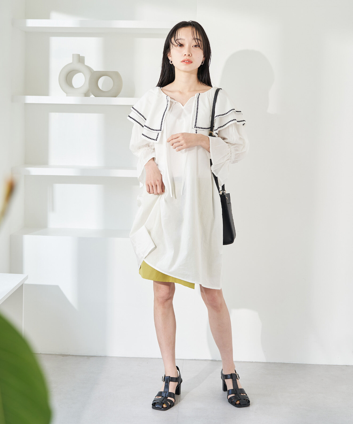 VIS「ビックカラー刺繍チュニックブラウス/ミニワンピース」|ワンピース|