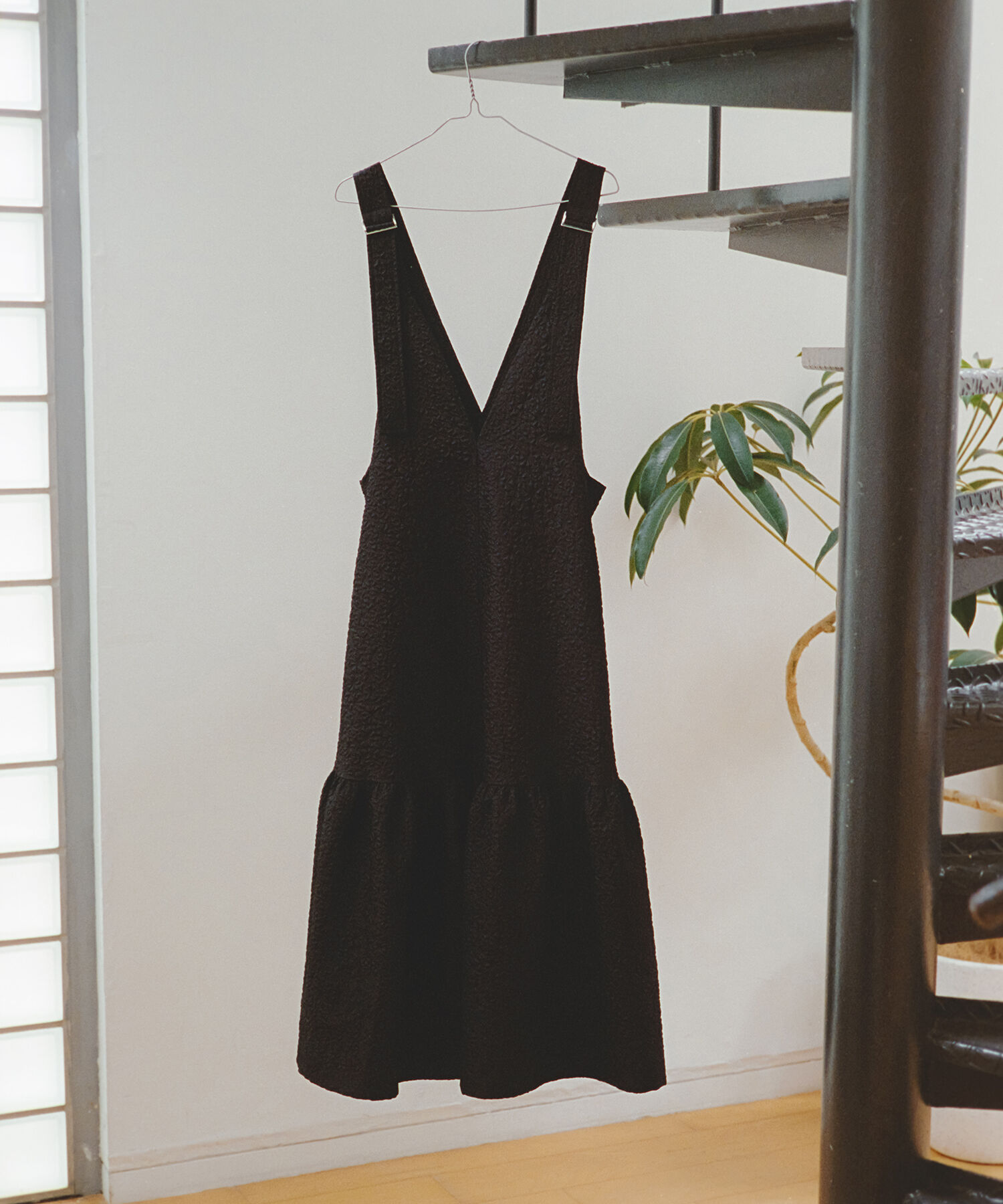 ADAM ET ROPE'「【WEB限定】オーバーオールジャンパースカート」|ジャンパースカート|ブラック系(02)