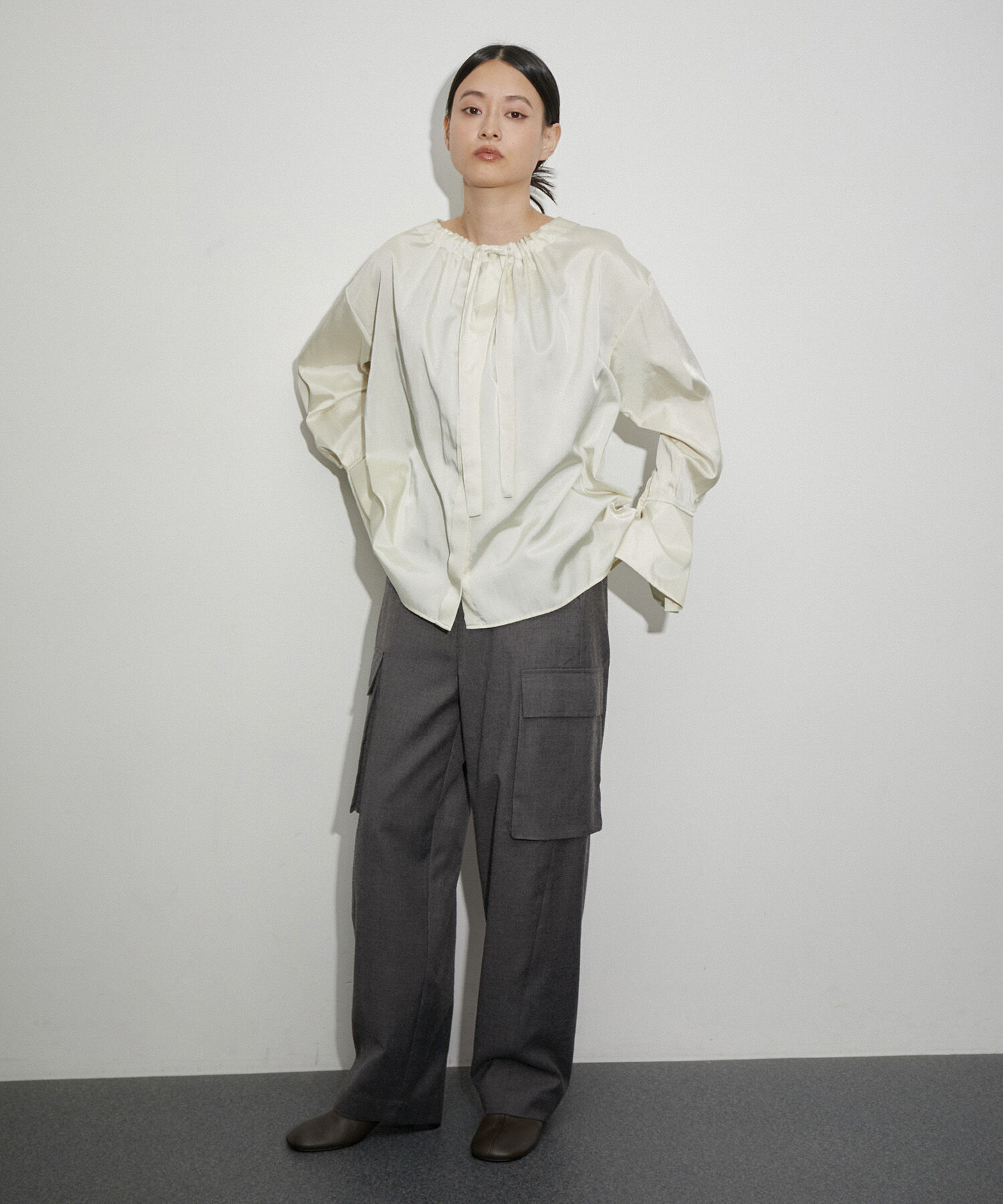 ADAM ET ROPE'「【サステナブル】ウーステッドカーゴパンツ」|カーゴ|