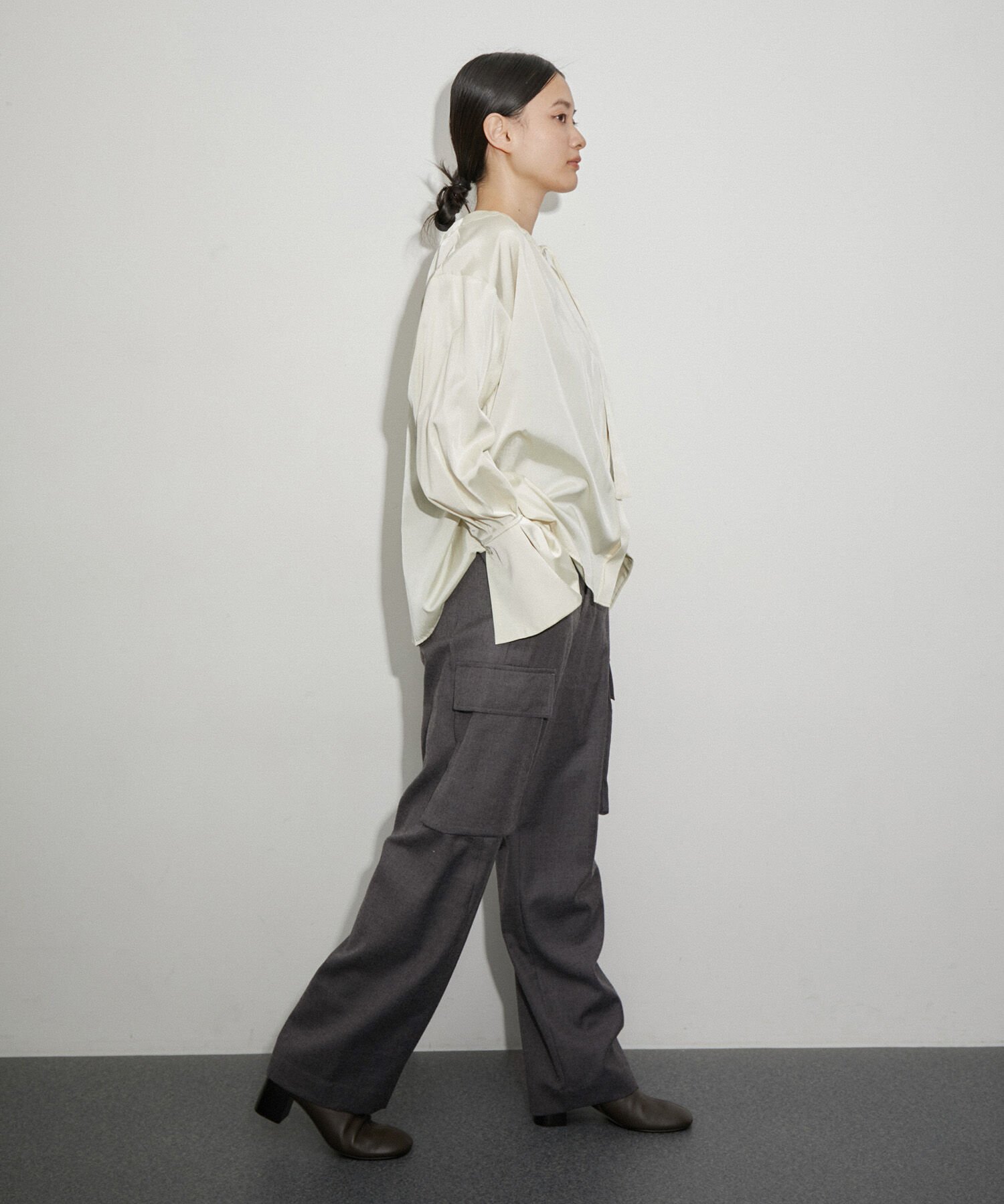 ADAM ET ROPE'「【サステナブル】ウーステッドカーゴパンツ」|カーゴ|