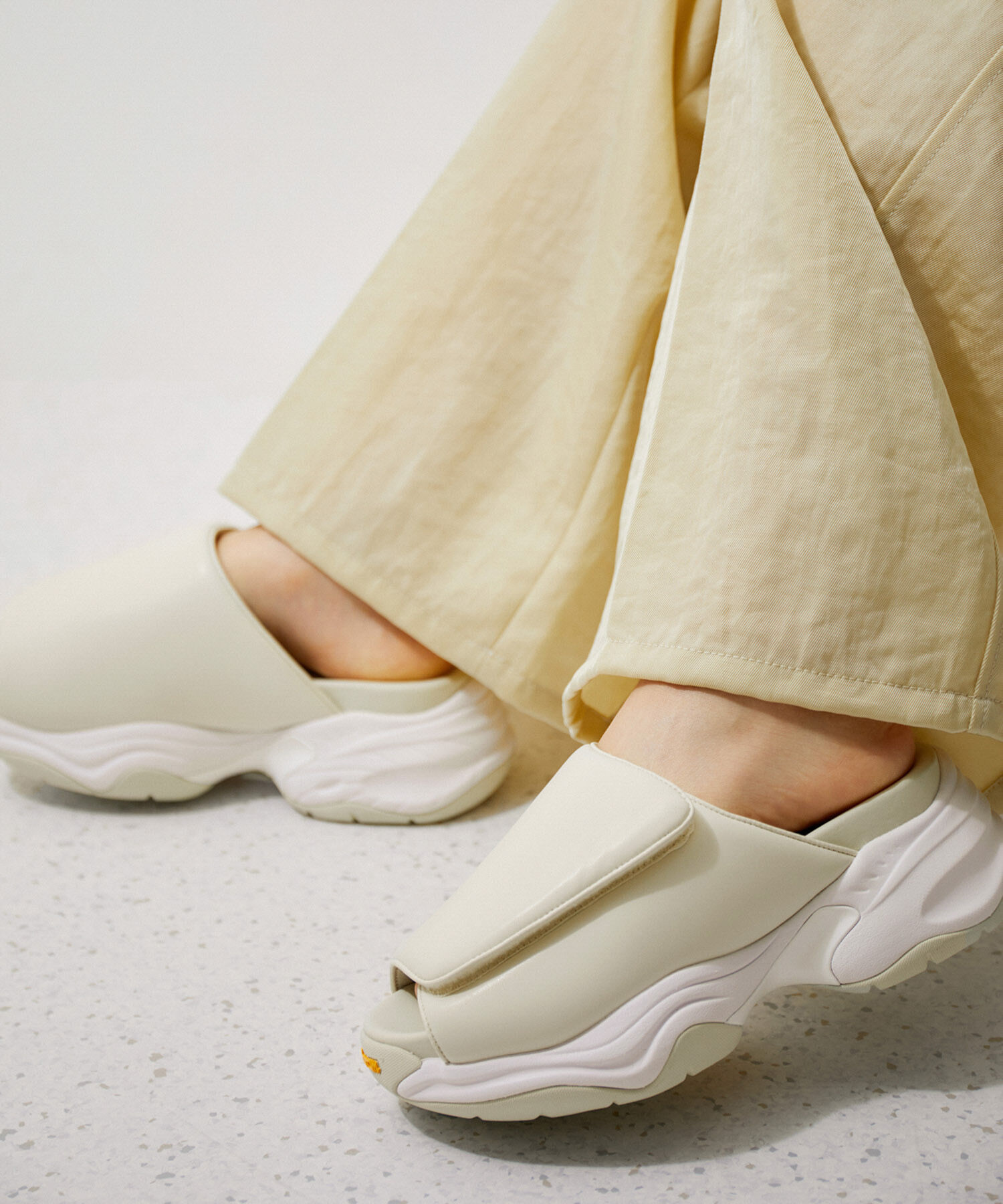 ADAM ET ROPE'「Vibramパデッドサンダル」|サンダル|