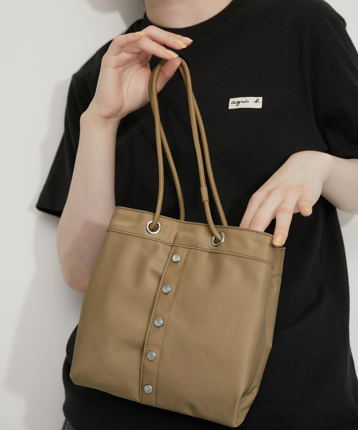 ADAM ET ROPE'「【agnes b. pour ADAM ET ROPE'】PRESSION BAG 」|ハンドバッグ|ベージュ(27)