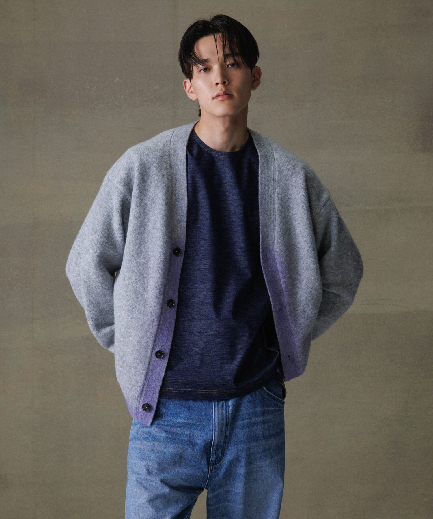 ADAM ET ROPE'「ルーズシルエット スプレーグラデーション Vネック カーディガン / ユニセックス」|カーディガン|