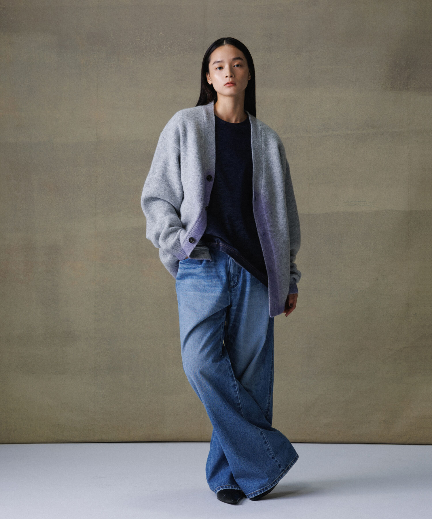 ADAM ET ROPE'「ルーズシルエット スプレーグラデーション Vネック カーディガン / ユニセックス」|カーディガン|