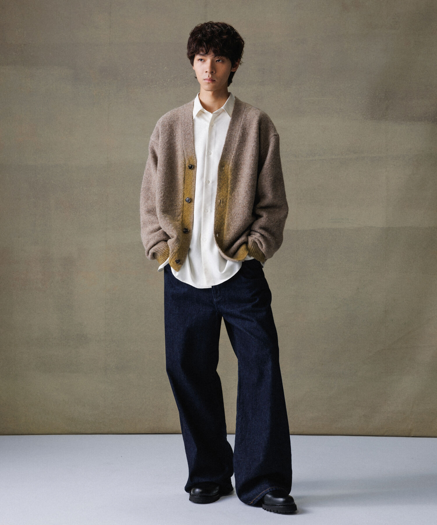 ADAM ET ROPE'「ルーズシルエット スプレーグラデーション Vネック カーディガン / ユニセックス」|カーディガン|