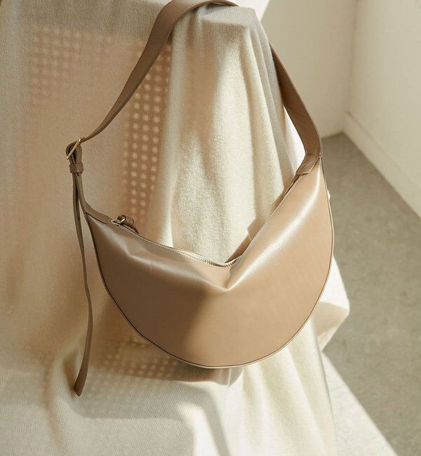 2.718「【リクエスト多数！オフホワイトが再入荷】【2.718】スリーククロスボディバッグ」|ショルダー・メッセンジャー|