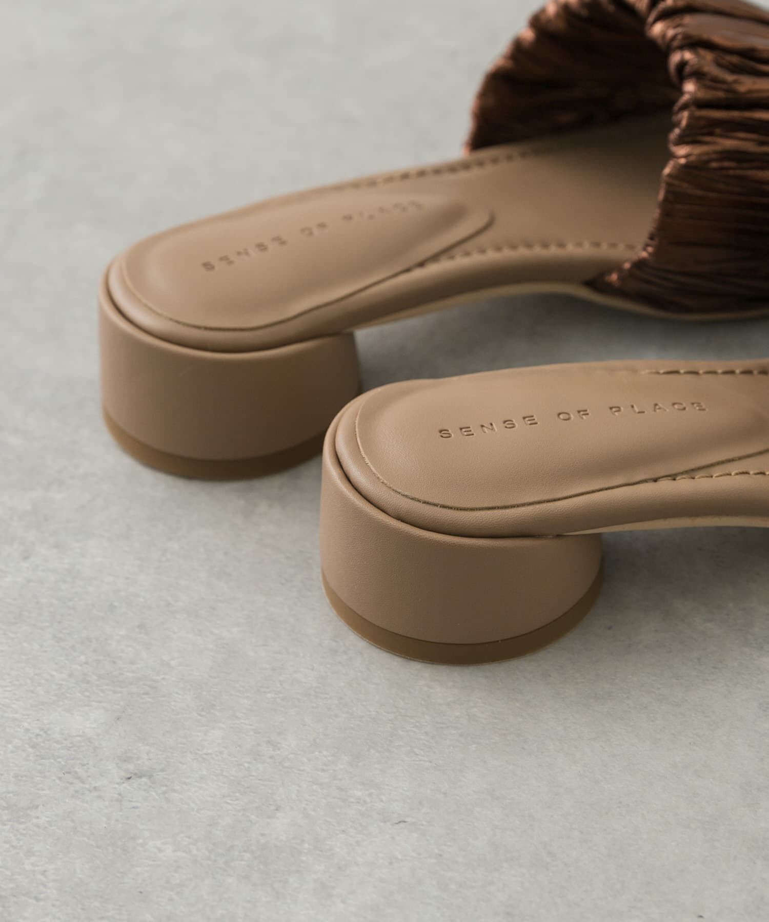 SENSE OF PLACE by URBAN RESEARCH「スクエアトゥメタリックギャザーサンダル」|サンダル|