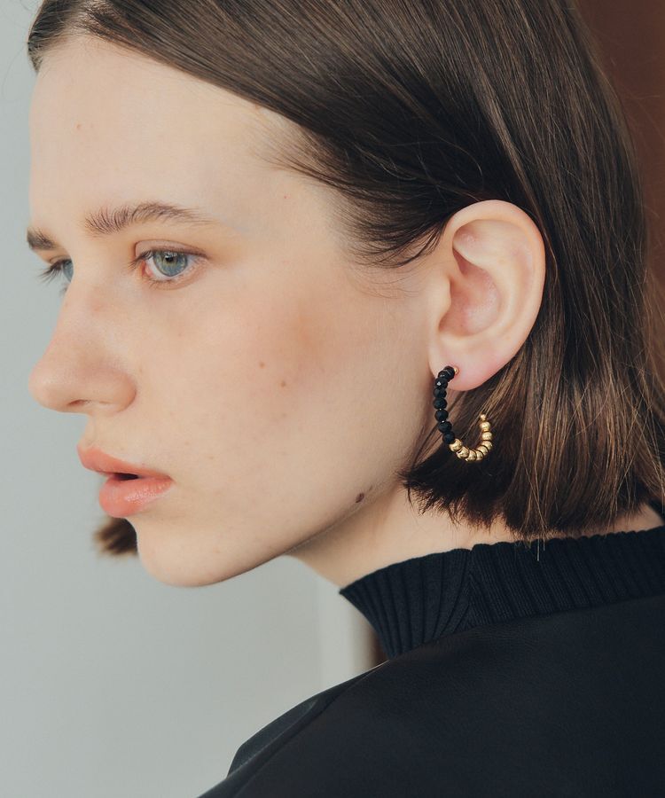 YECCA VECCA「メタルボールフープピアス」|ピアス|Black