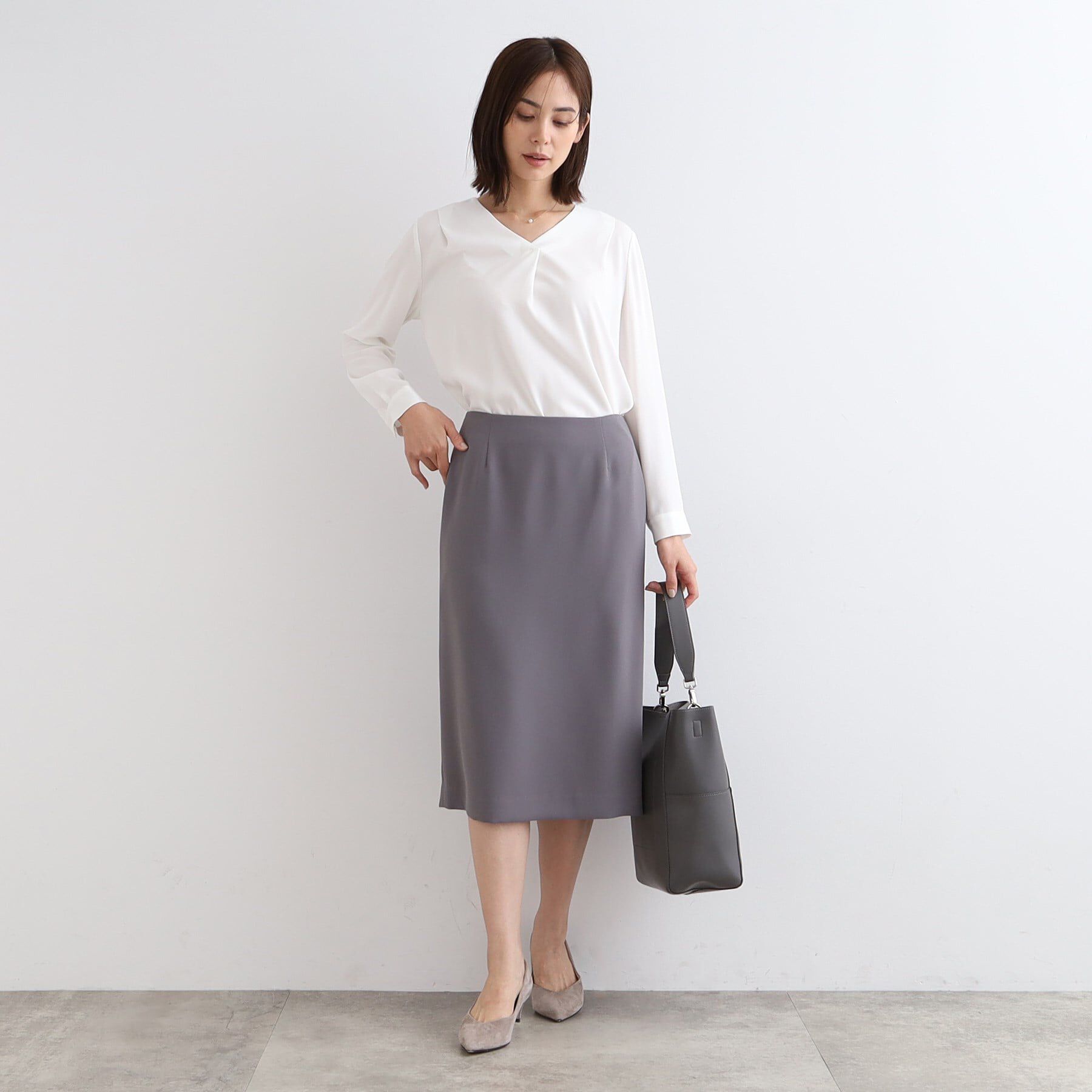 INDIVI「【通勤に最適／Vネック】タックデザインブラウス」|シャツ・ブラウス|